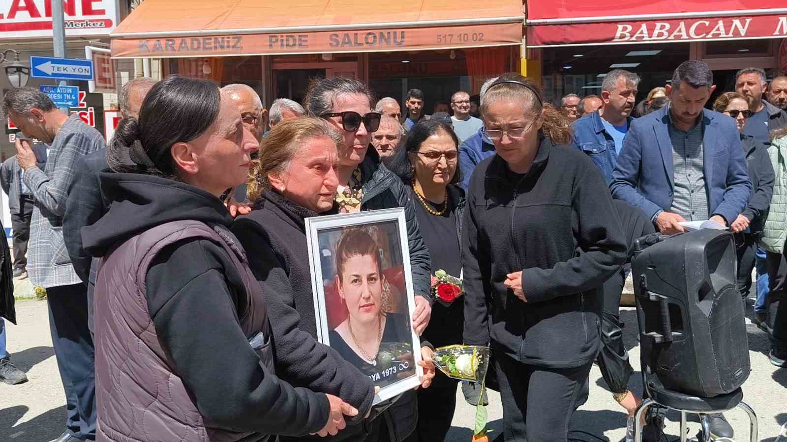 Zihinsel engelli kızına istismarı öğrenince kalbi buna dayanmayan anne için Şavşat halkı bir araya geldi 7 zihinsel engelli kizina istismari ogrenince kalbi buna dayanmayan anne icin savsat halki bir araya p92zutkl