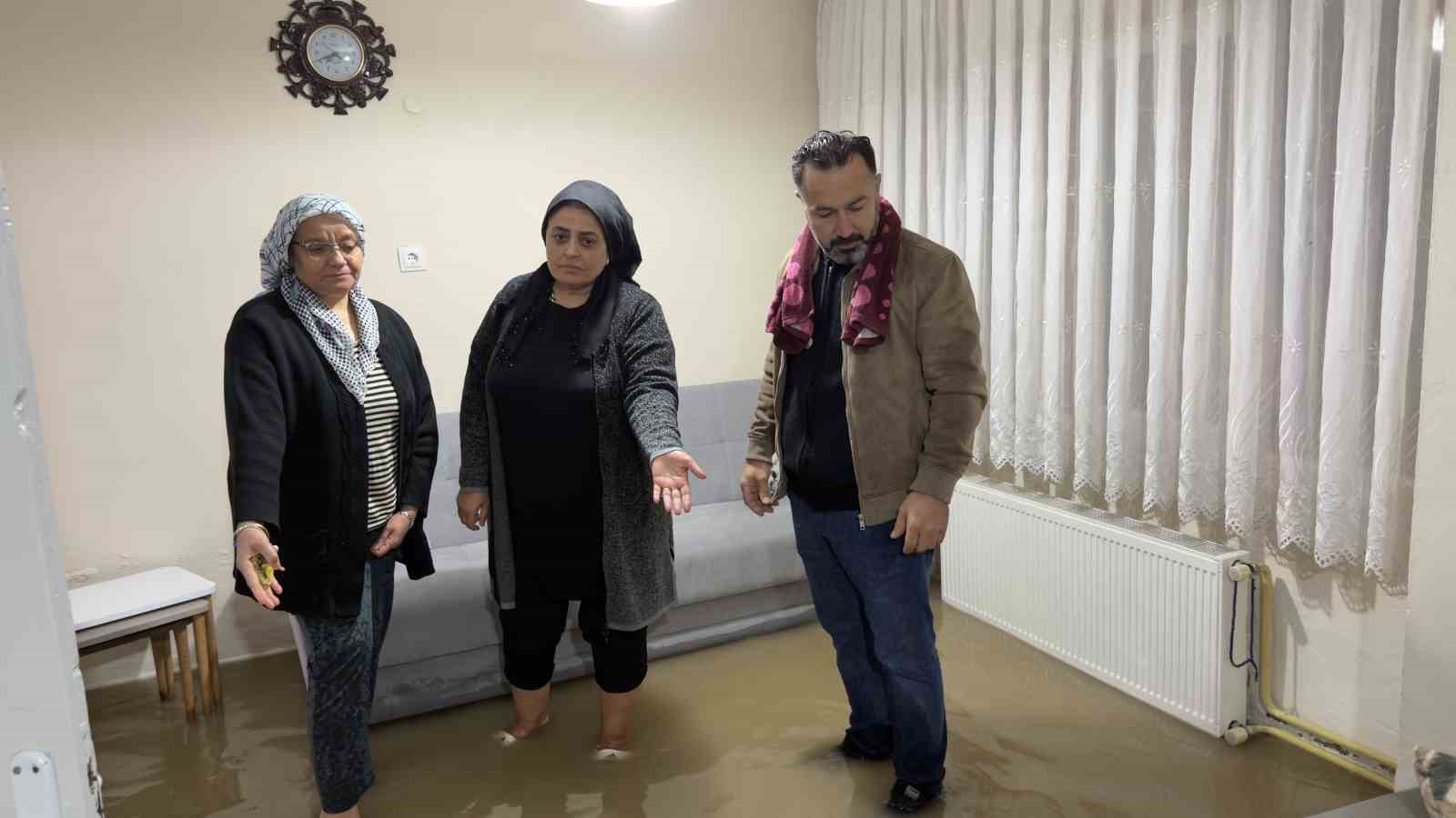 zilede yagmur sonrasi evleri su basti vatandaslar altyapi sorununun cozulmesini istedi 3 jXN8wpG2