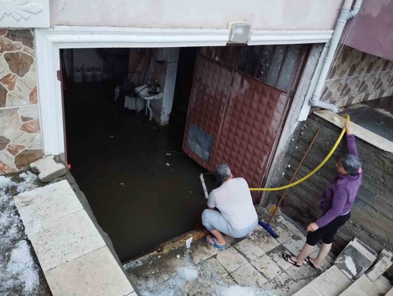 zileyi saganak vurdu is yerleri sular altinda kaldi 5 5emPj9S3