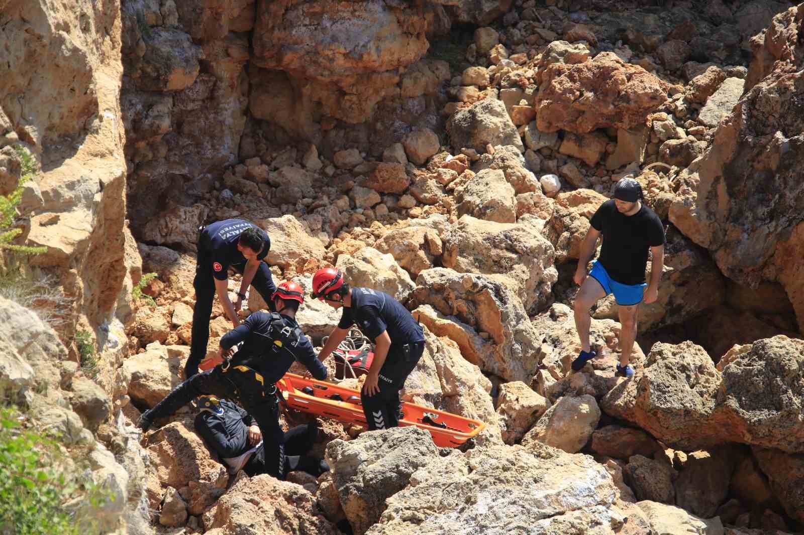 zipkinla balik avlamak isterken falezlerden dustu ekipler alarma gecti 1 tq7BR7N1
