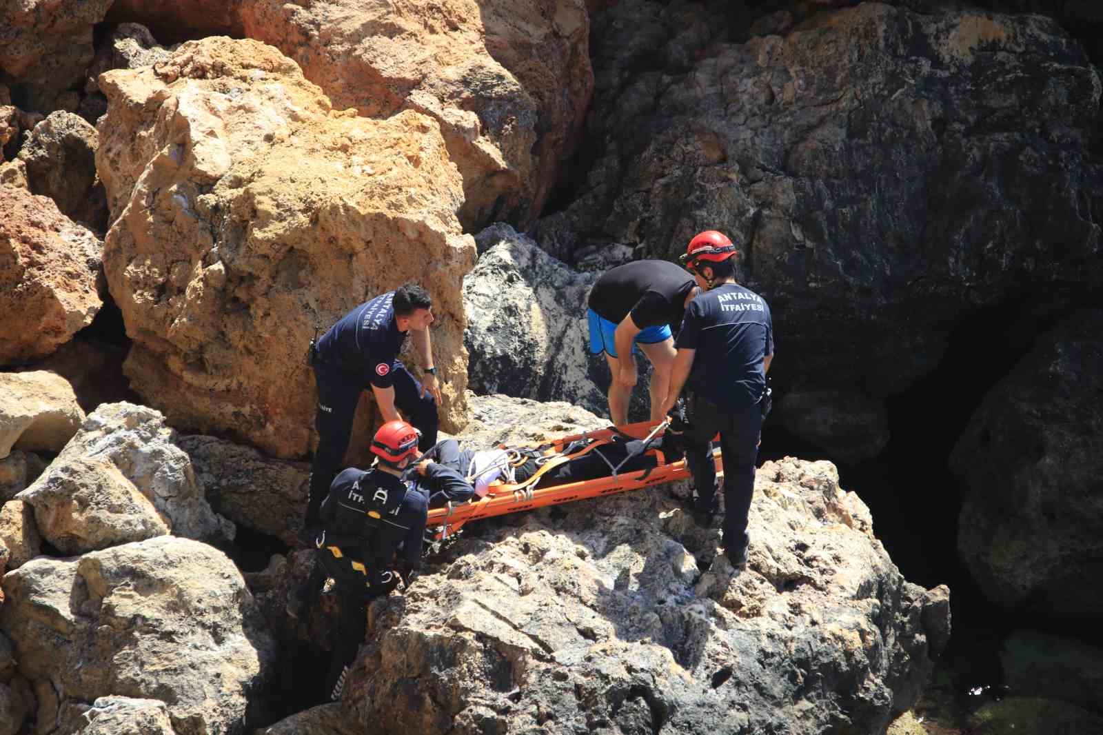 zipkinla balik avlamak isterken falezlerden dustu ekipler alarma gecti 2 dhPGwkbl