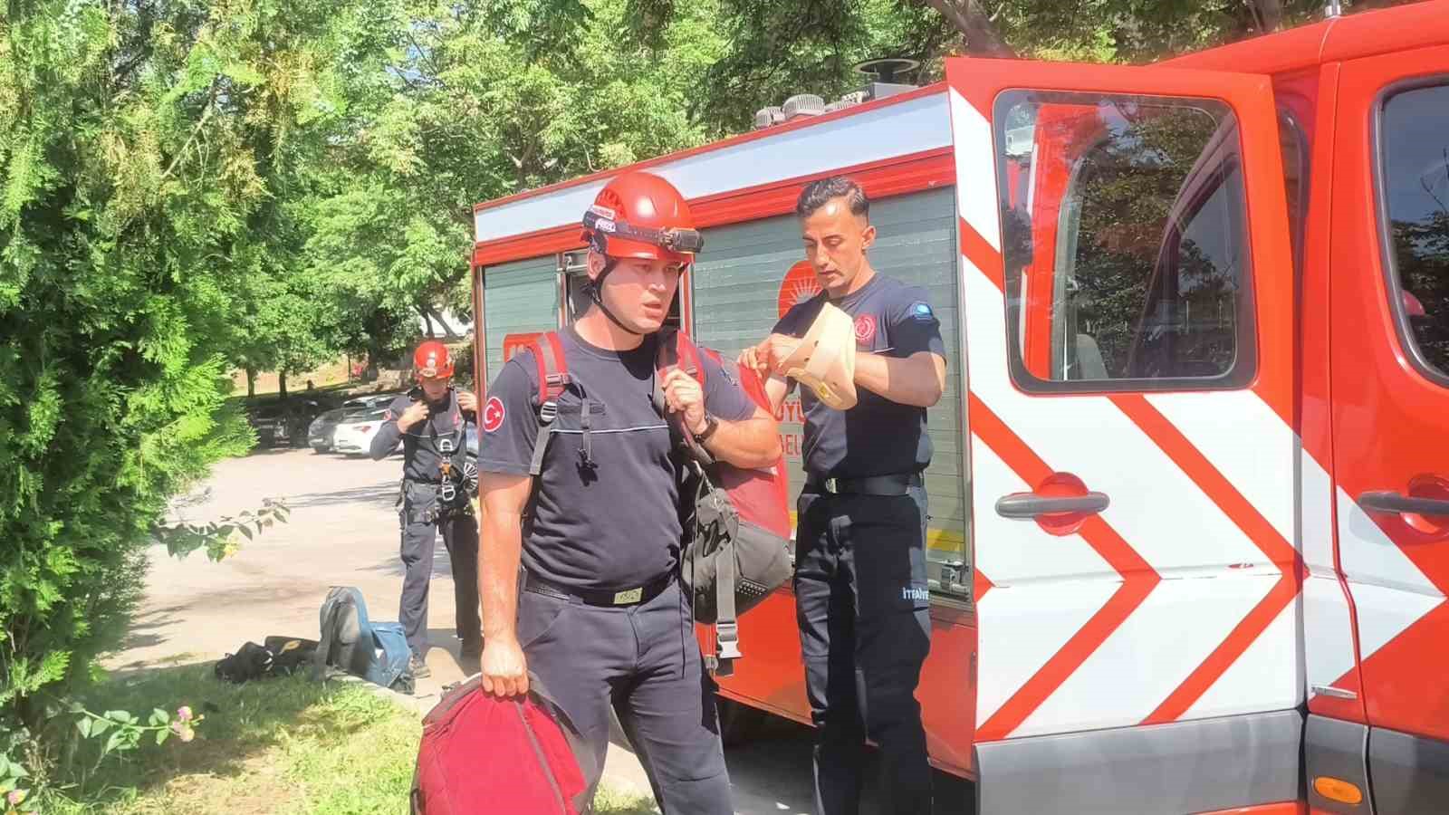 zipkinla balik avlamak isterken falezlerden dustu ekipler alarma gecti 4 NvOpzEmH