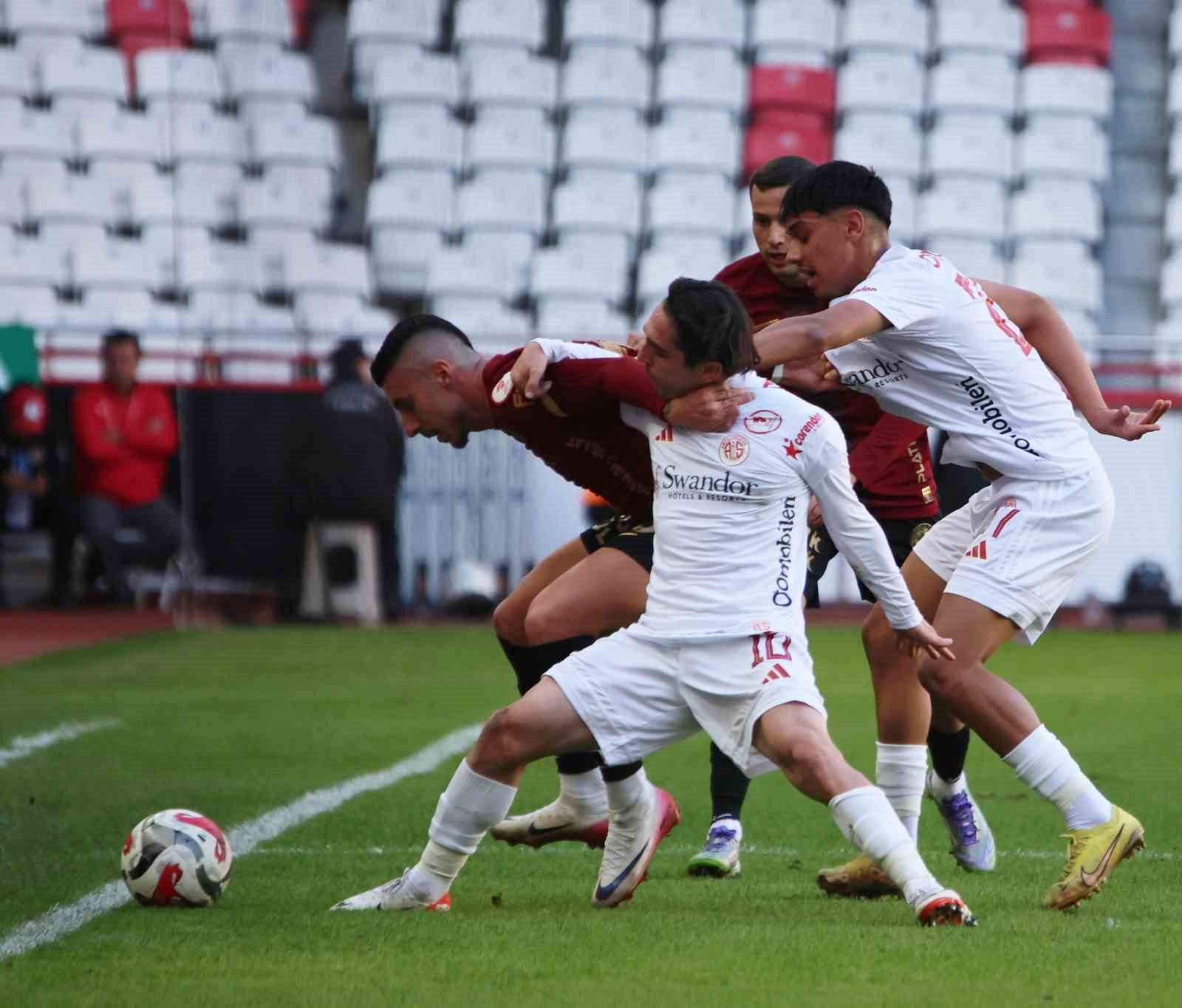 ziraat turkiye kupasi antalyaspor 0 genclerbirligi 0 ilk yari 4 fZhqCMwZ