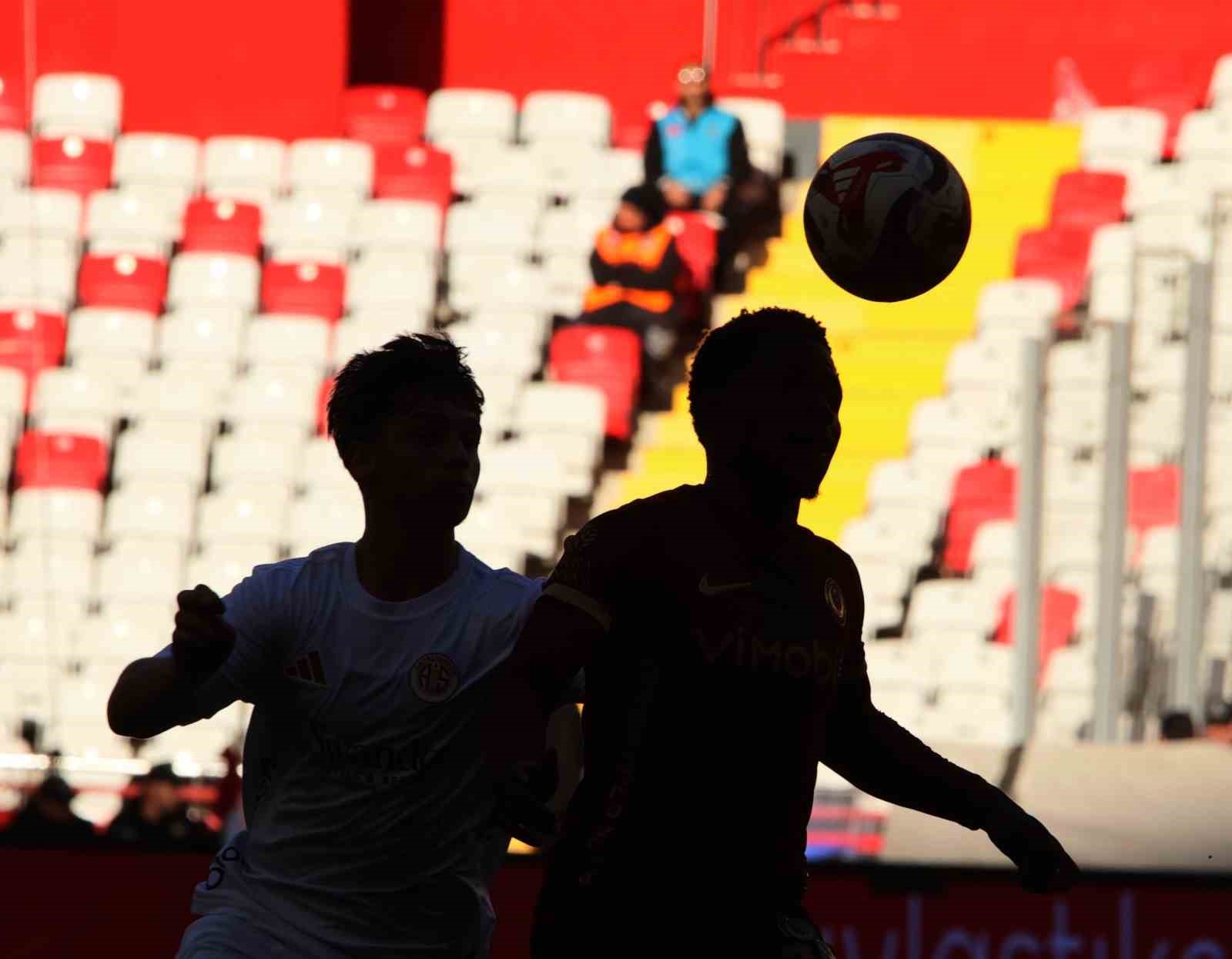 ziraat turkiye kupasi antalyaspor 0 genclerbirligi 0 ilk yari 5 VymT6rma