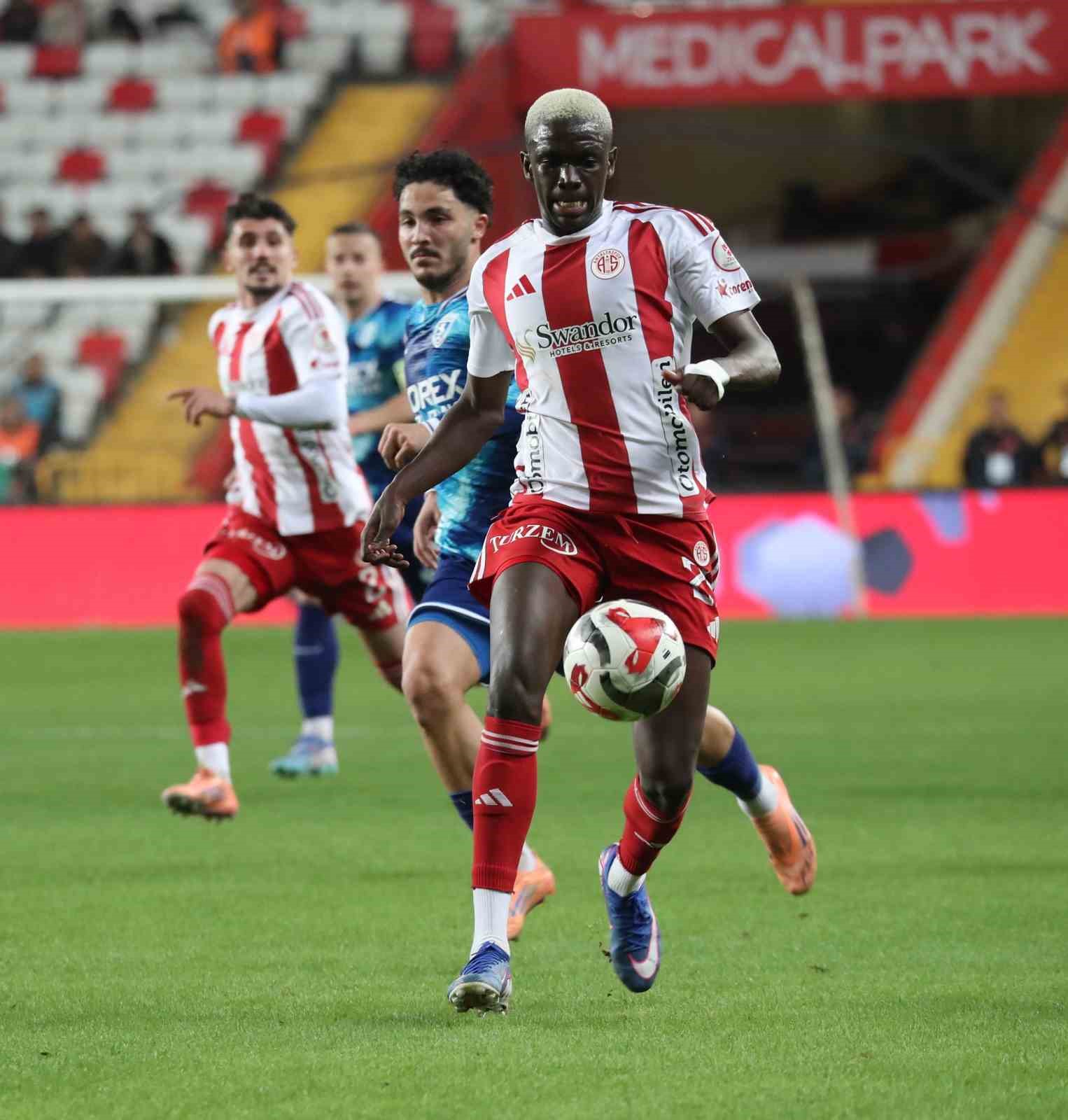 Ziraat Türkiye Kupası: Antalyaspor: 0 - Samsunspor: 2 (Maç sonucu) 12 ziraat turkiye kupasi antalyaspor 0 samsunspor 2 mac sonucu 8 HVUCDlIh