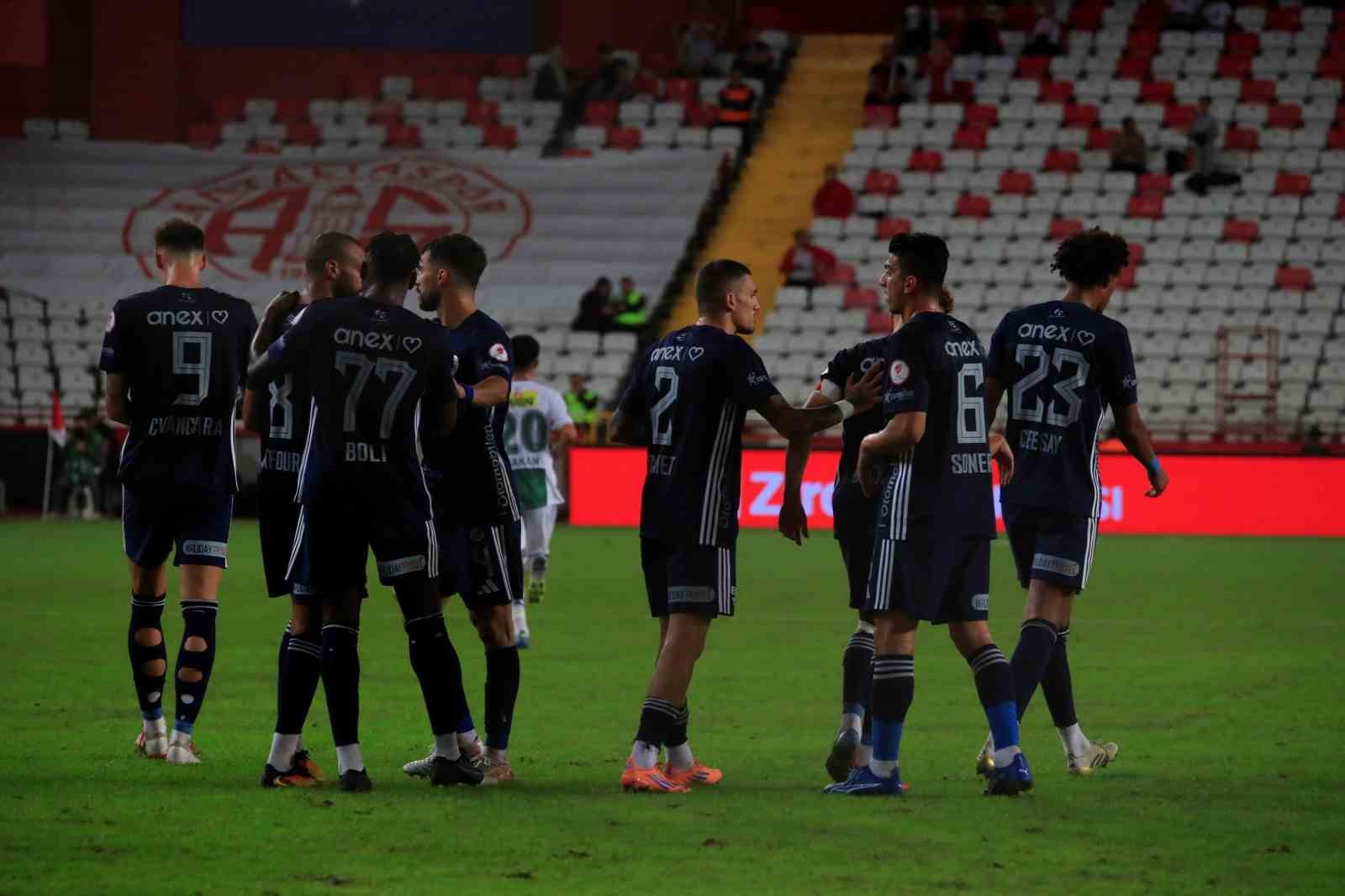 Ziraat Türkiye Kupası: Antalyaspor: 3 - Bursaspor: 0 17 ziraat turkiye kupasi antalyaspor 3 bursaspor 0 13