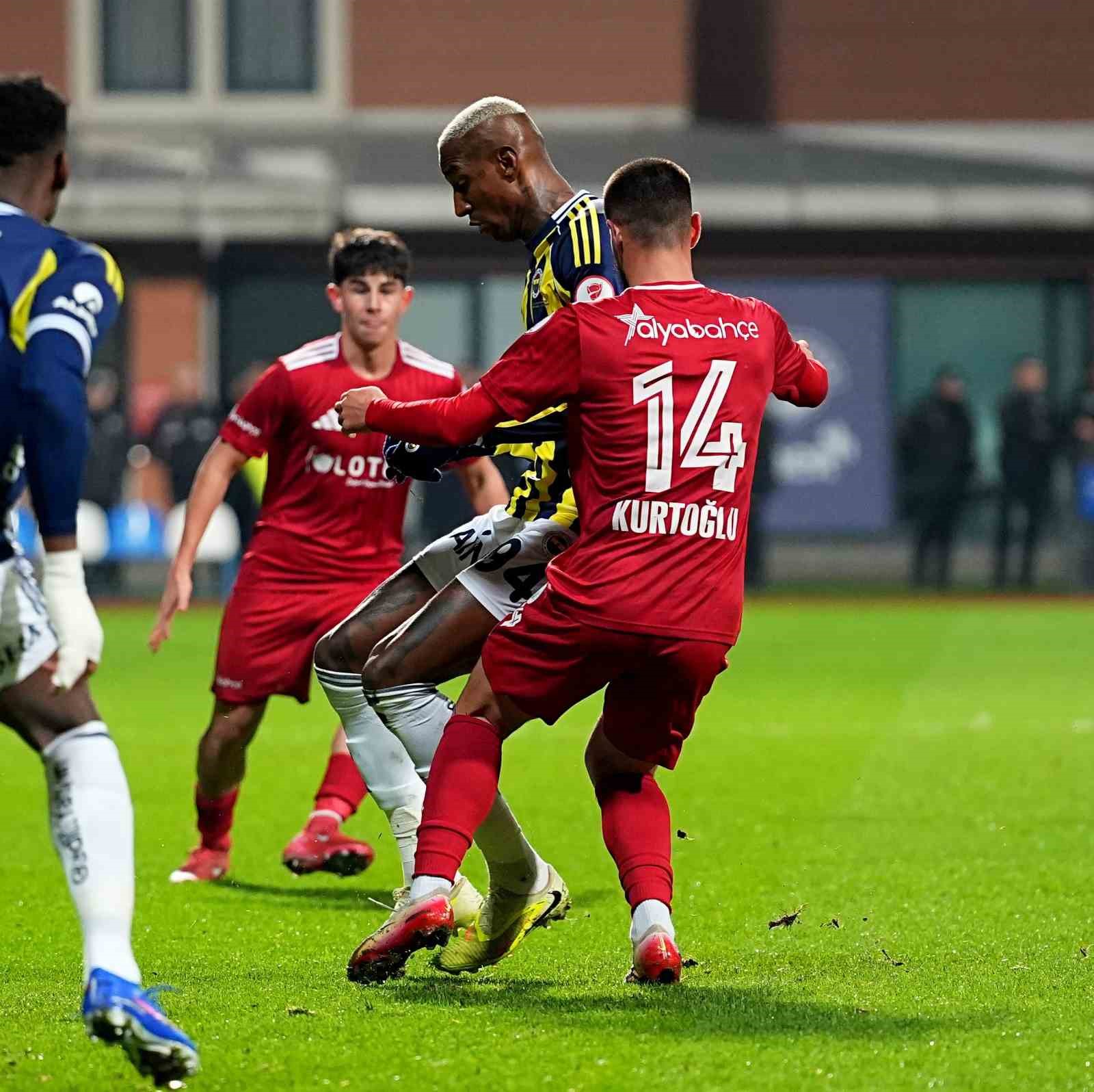 ziraat turkiye kupasi beyoglu yeni carsi 0 fenerbahce 0 mac devam ediyor 11 3GEWT8VH