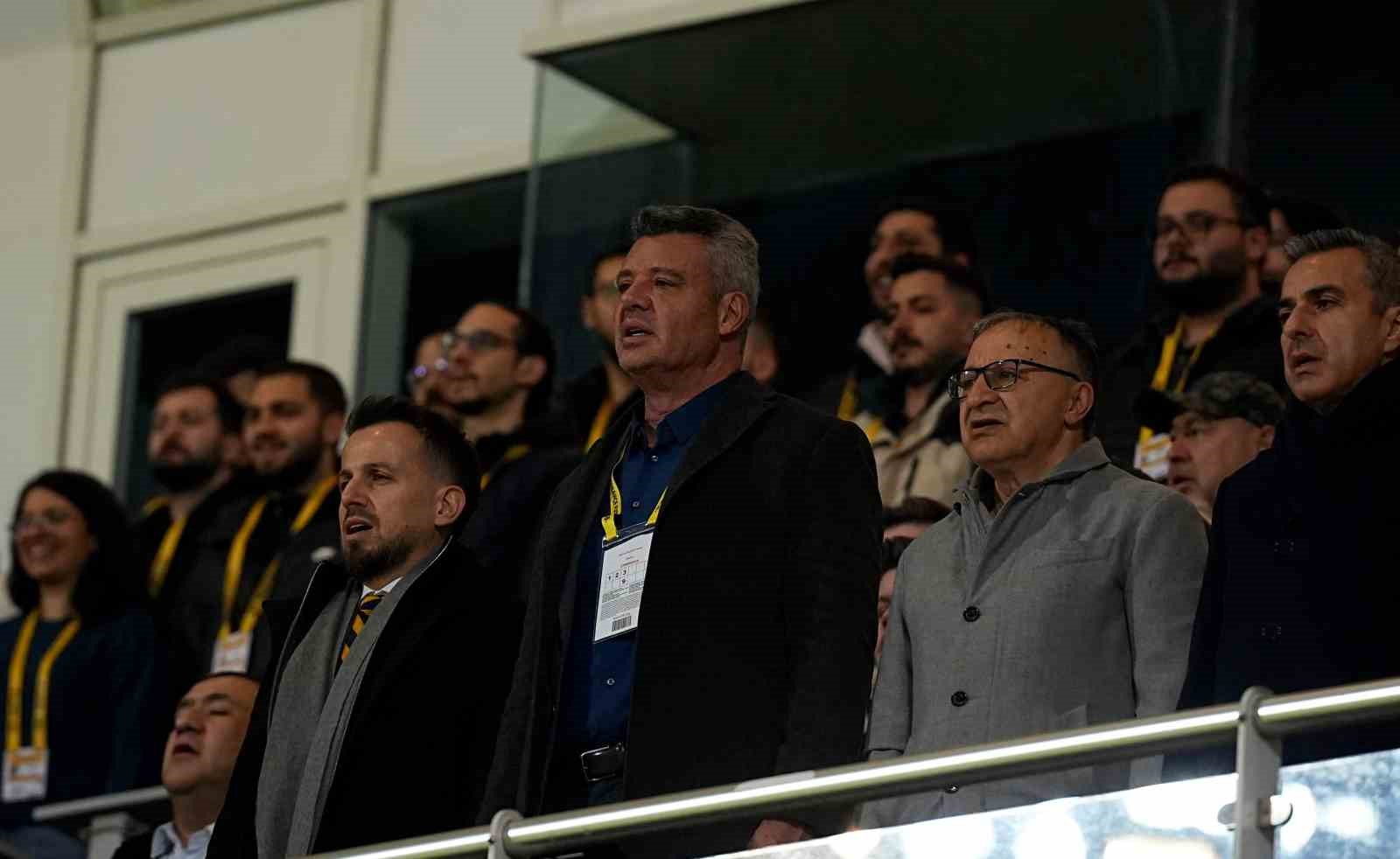 ziraat turkiye kupasi beyoglu yeni carsi 0 fenerbahce 0 mac devam ediyor 2 AJ7h8e13