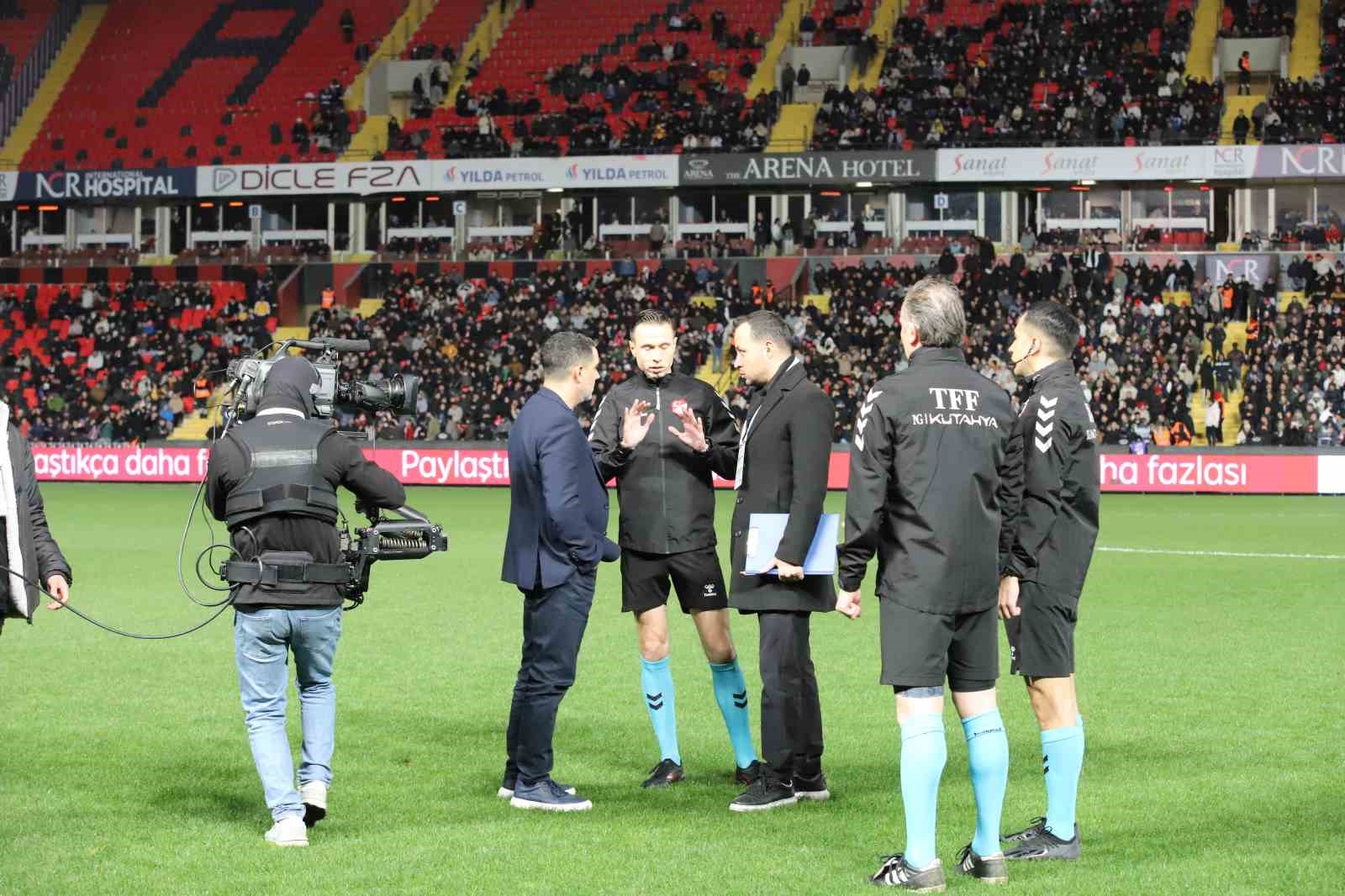 ziraat turkiye kupasi c grubunda oynanacak olan gaziantep fk fenerbahce maci stadin isiklandirma 5JMW8ZL8