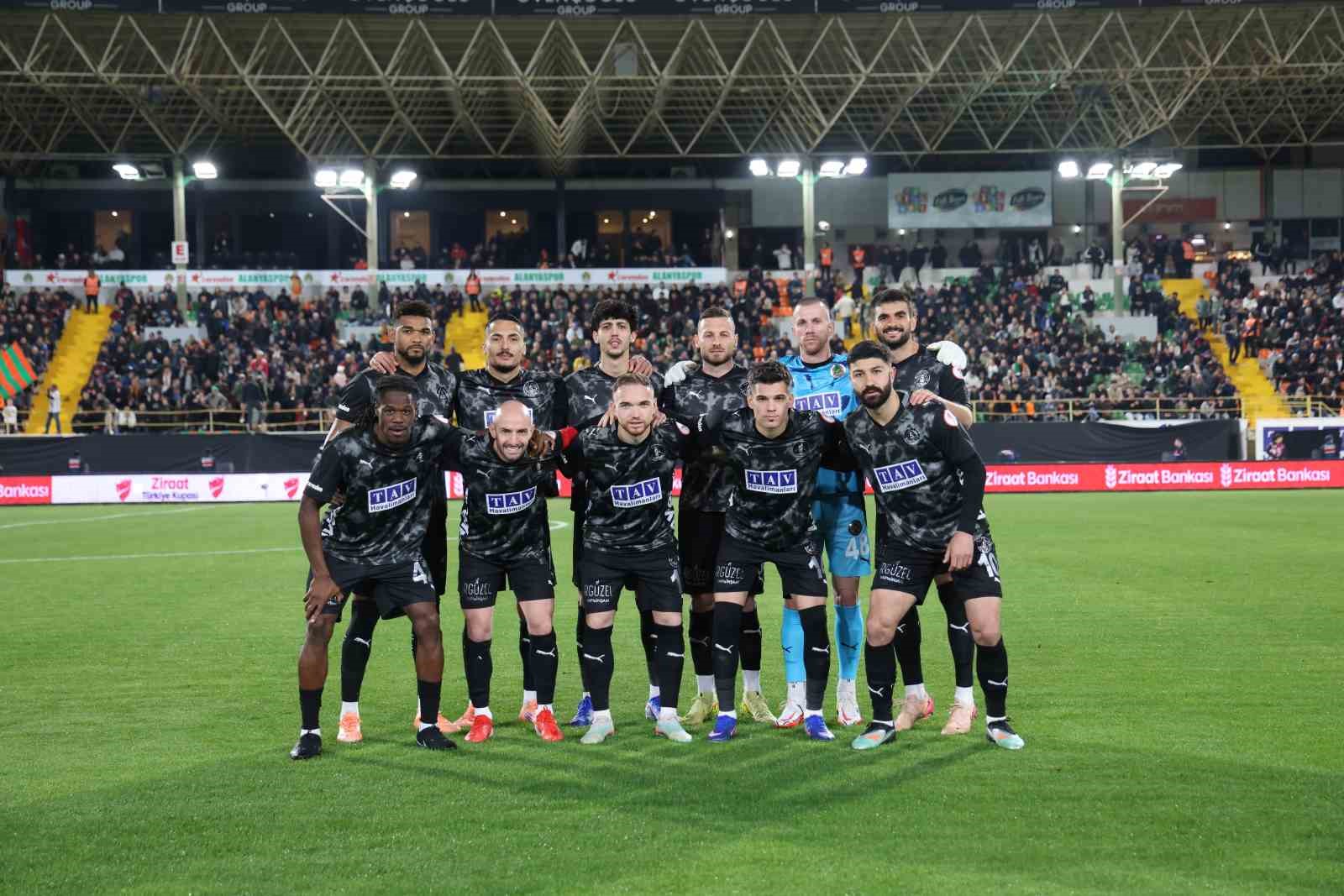 ziraat turkiye kupasi corendon alanyaspor 0 galatasaray 2 ilk yari 1 KrHpvAhr