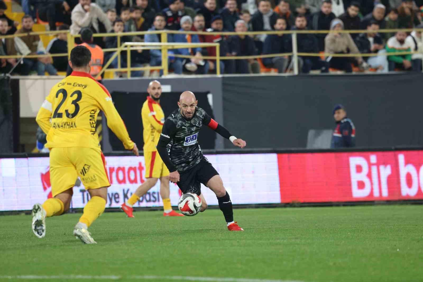 ziraat turkiye kupasi corendon alanyaspor 0 galatasaray 2 ilk yari 15 BDZrYeGt
