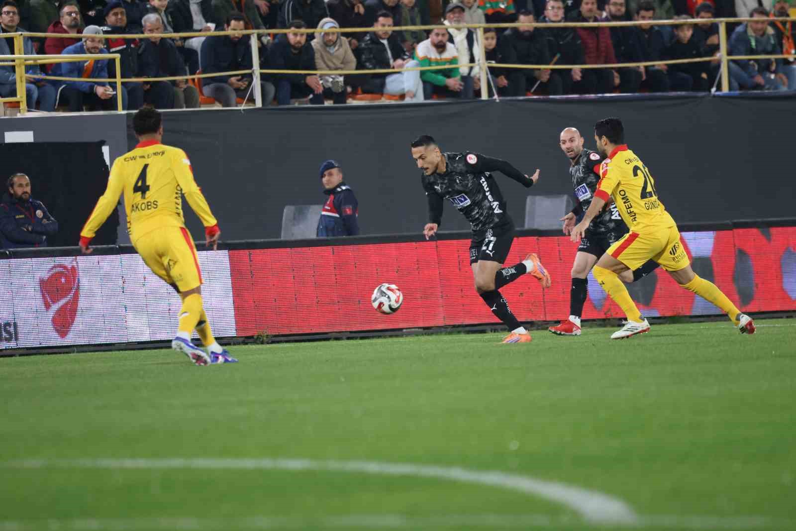 ziraat turkiye kupasi corendon alanyaspor 0 galatasaray 2 ilk yari 3 3EL7NRFB