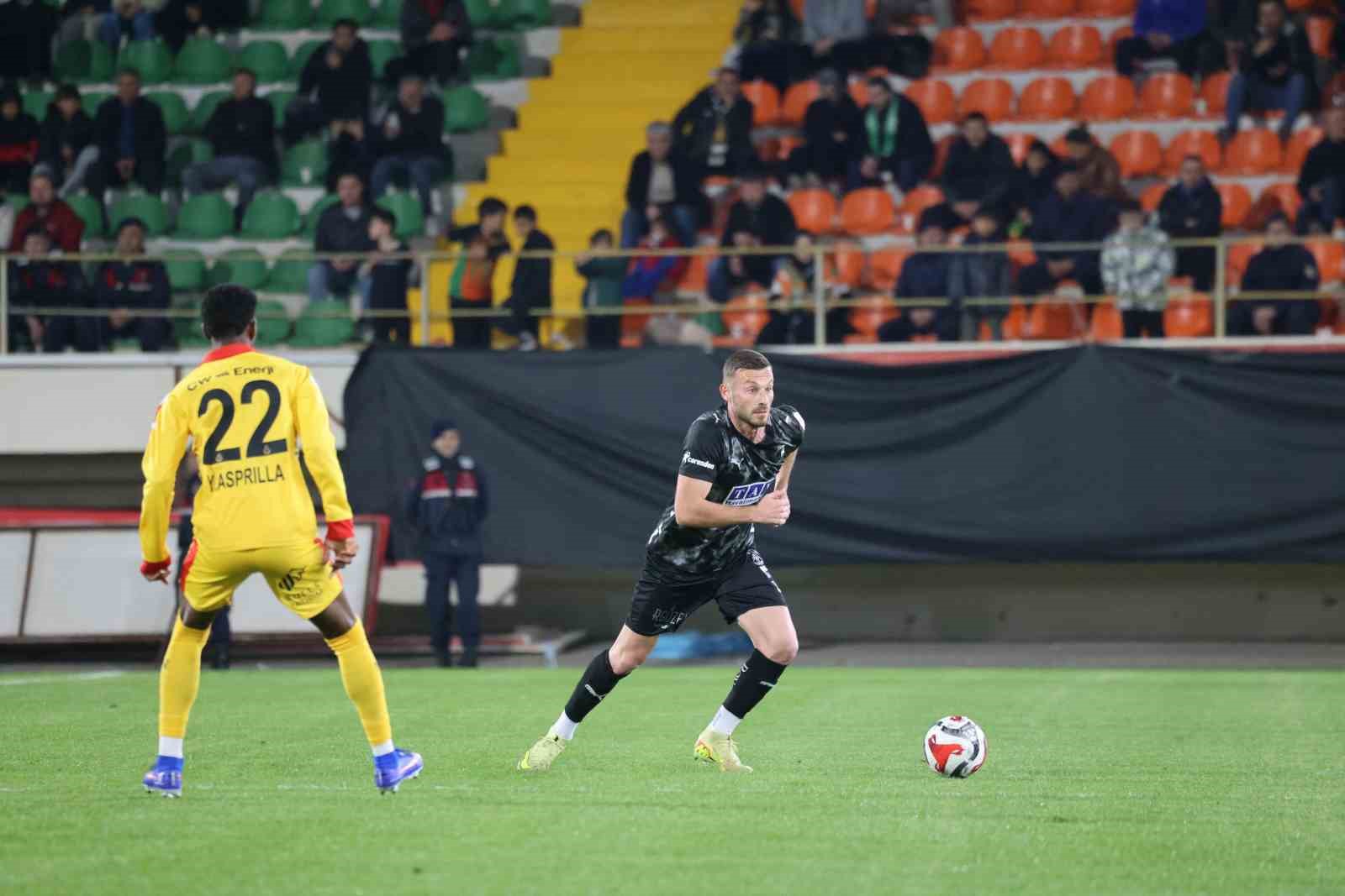 ziraat turkiye kupasi corendon alanyaspor 0 galatasaray 2 ilk yari 9 FVgqgmjz
