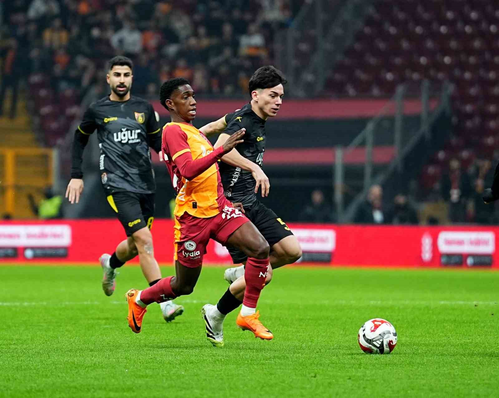 ziraat turkiye kupasi galatasaray 1 istanbulspor 0 mac devam ediyor 17 DD4WBVZ9