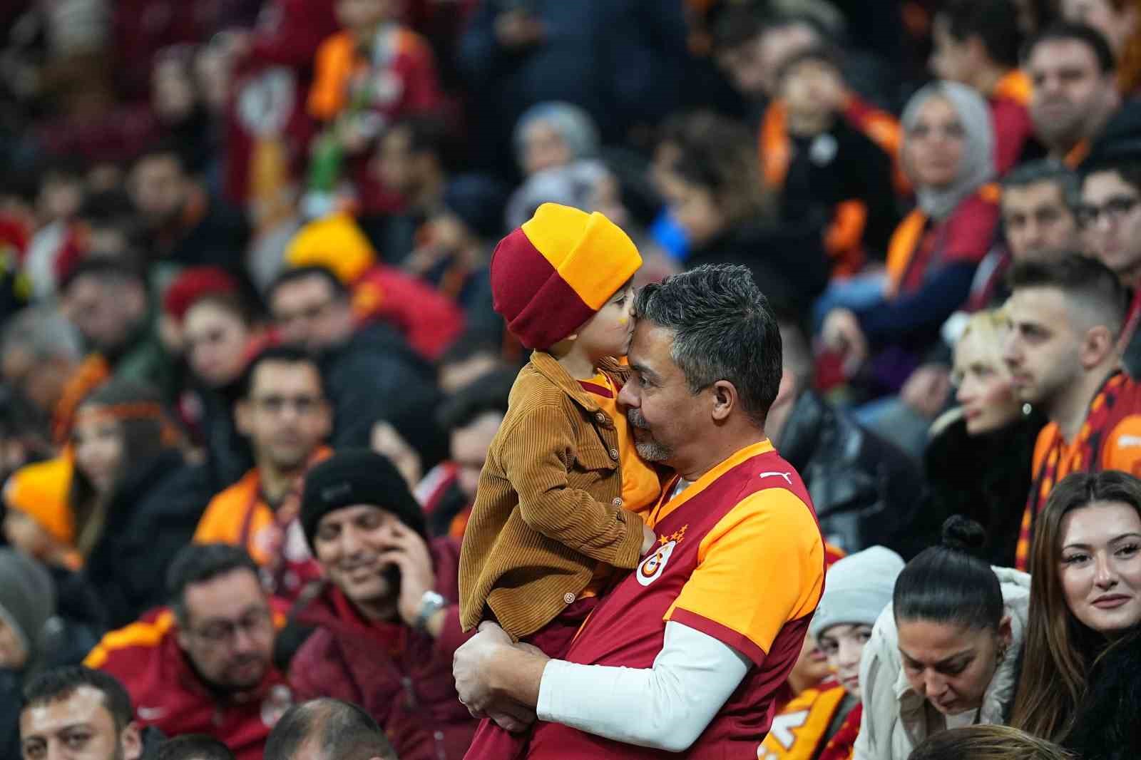ziraat turkiye kupasi galatasaray 1 istanbulspor 0 mac devam ediyor 2 HF2igySq