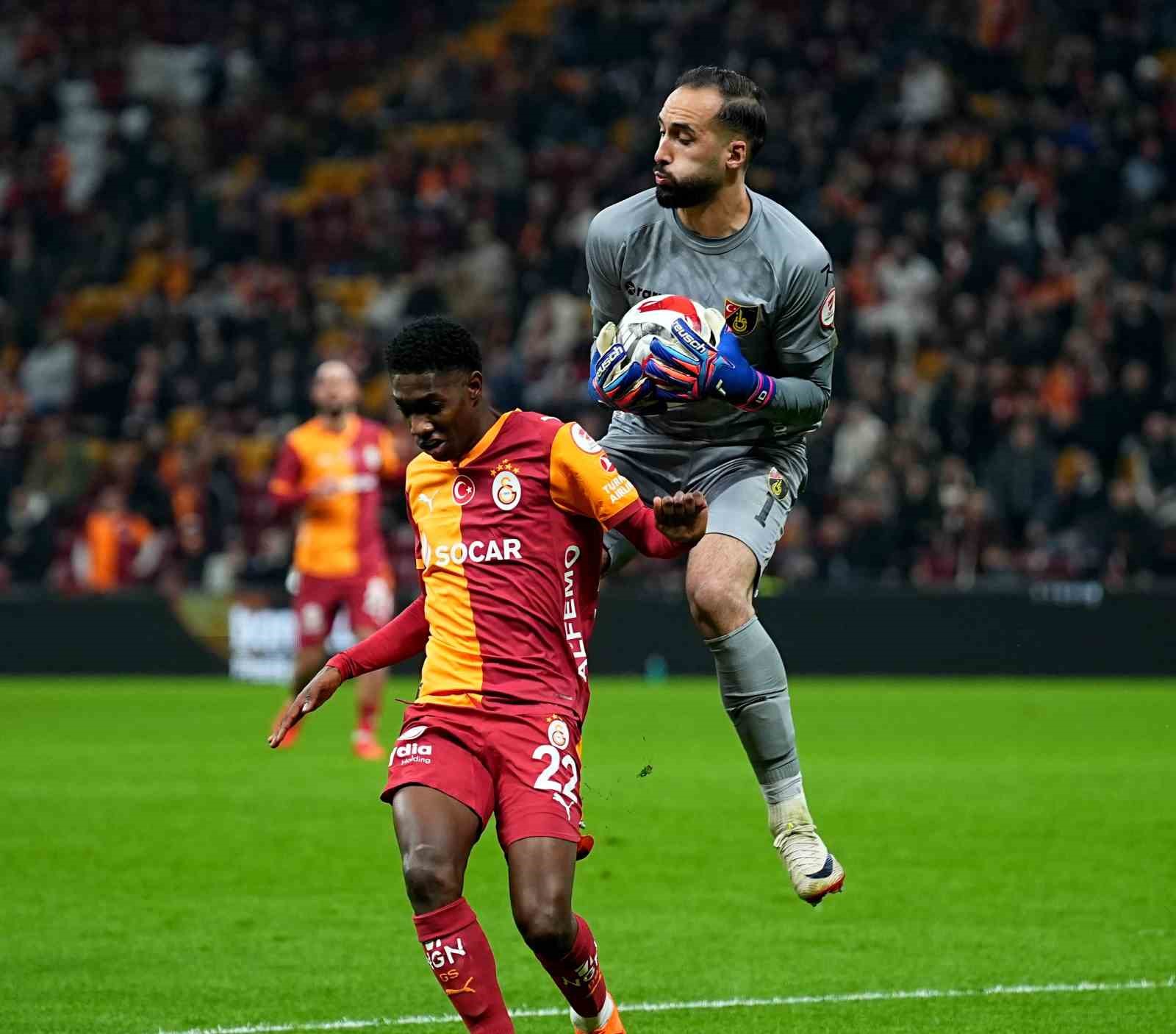 ziraat turkiye kupasi galatasaray 1 istanbulspor 0 mac devam ediyor 29 8EI5eF92