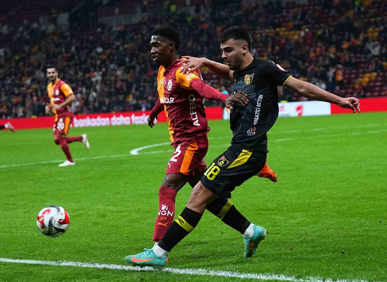 ziraat turkiye kupasi galatasaray 3 istanbulspor 1 ilk yari 11 Ufi3euz9