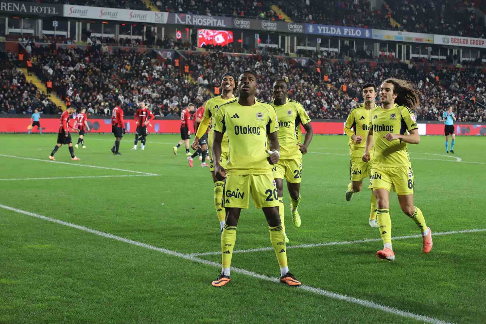 ziraat turkiye kupasi gaziantep fk 0 fenerbahce 1 ilk yari 15 IP5gs3MM