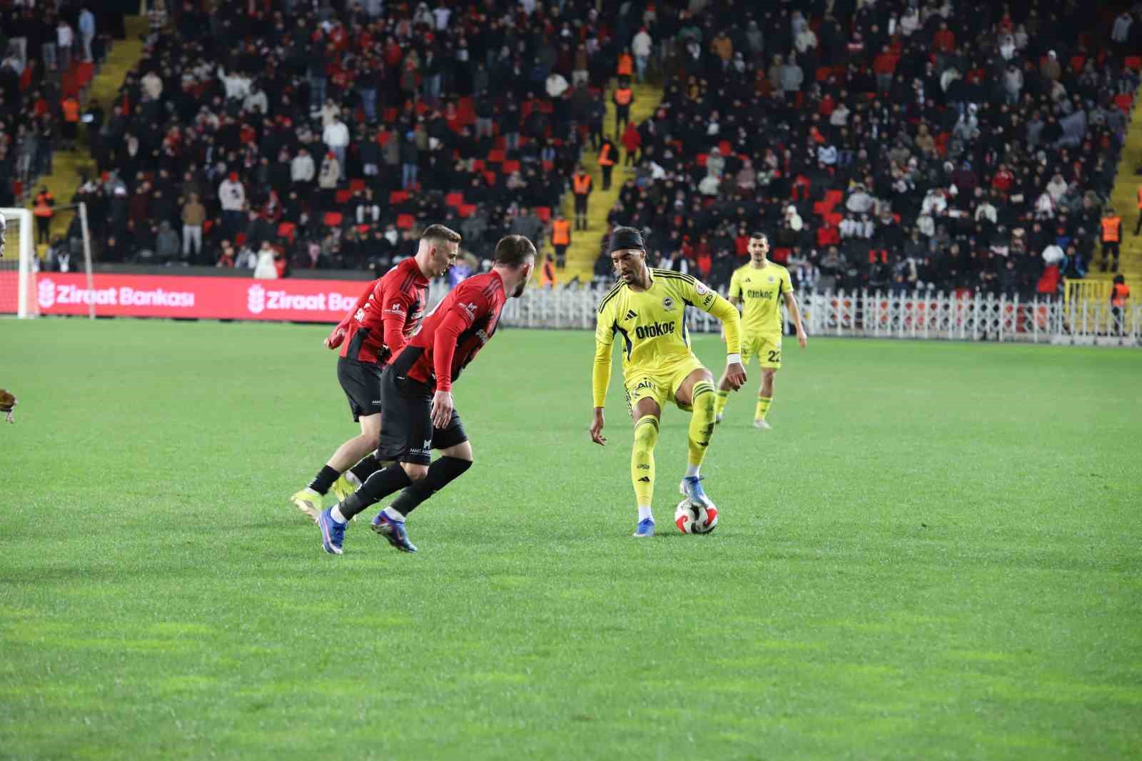 ziraat turkiye kupasi gaziantep fk 0 fenerbahce 1 ilk yari 25 K3jkzCDK