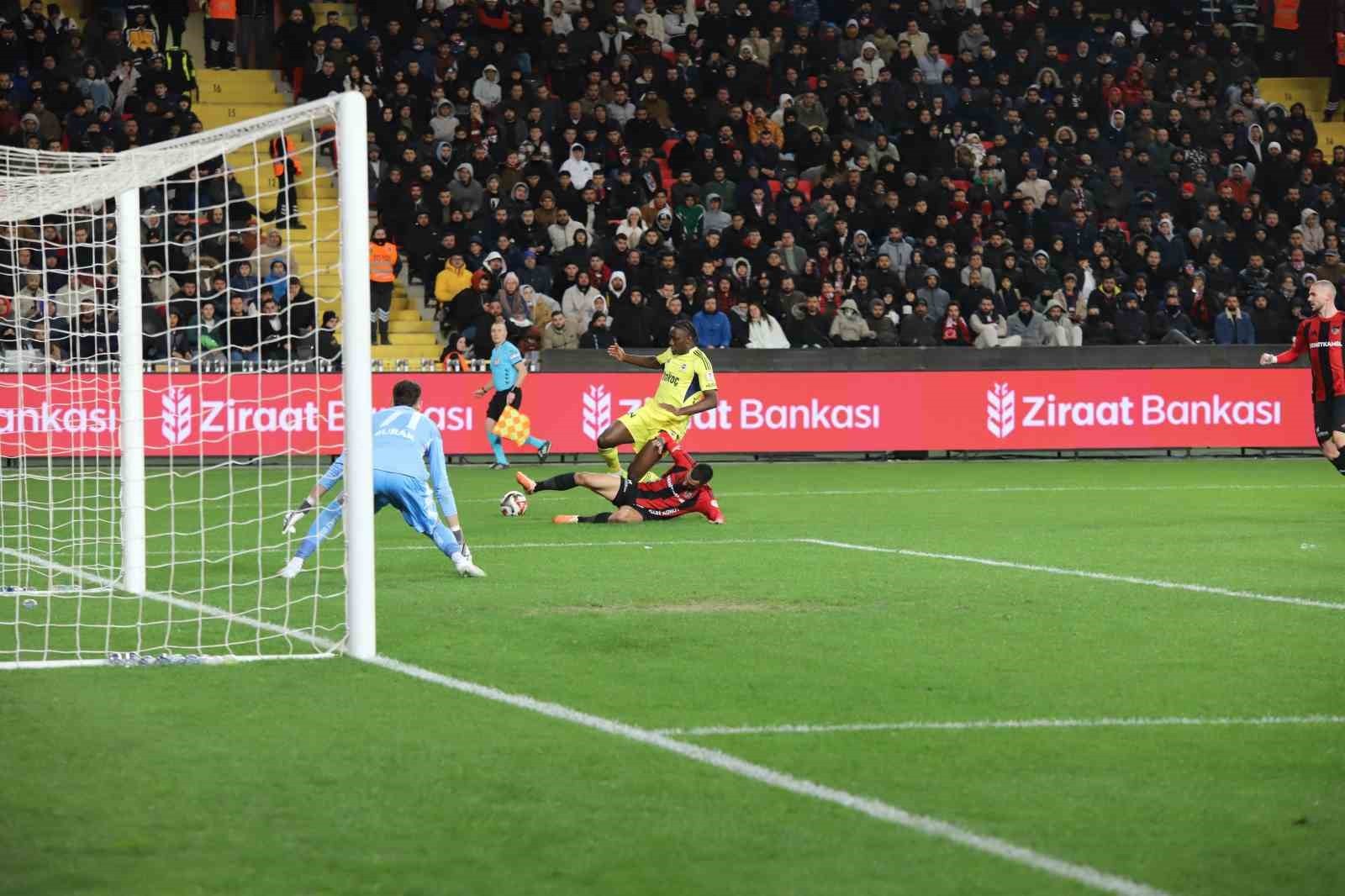 ziraat turkiye kupasi gaziantep fk 0 fenerbahce 1 ilk yari 7 pIfF4eg8