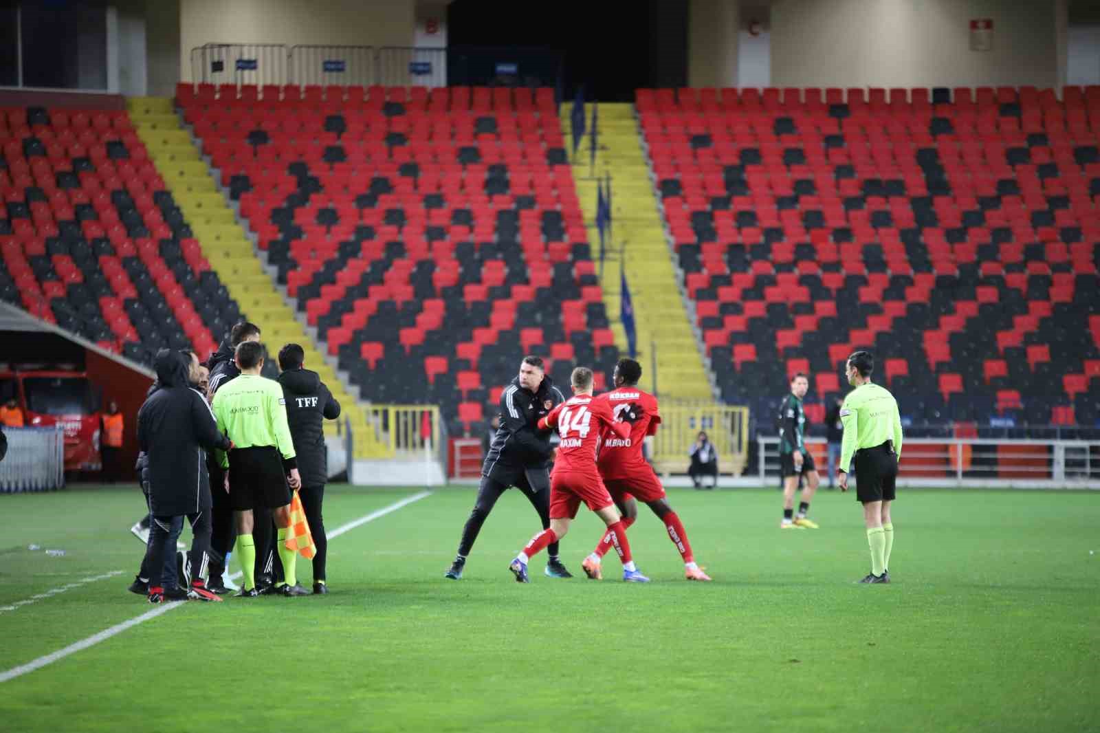 ziraat turkiye kupasi gaziantep fk 0 kocaelispor 0 ilk yari 19 yaVK3AAE