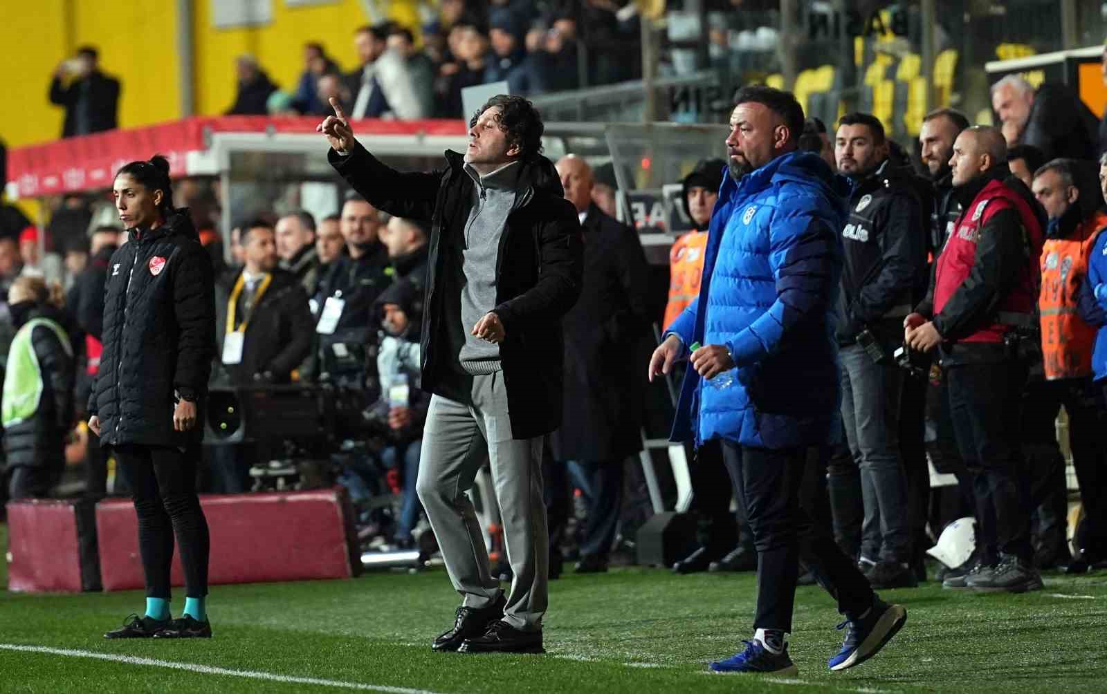 Ziraat Türkiye Kupası: İstanbulspor: 1 - Trabzonspor: 1 (İlk yarı) 4 ziraat turkiye kupasi istanbulspor 1 trabzonspor 1 ilk yari 0 LyOCBOXK