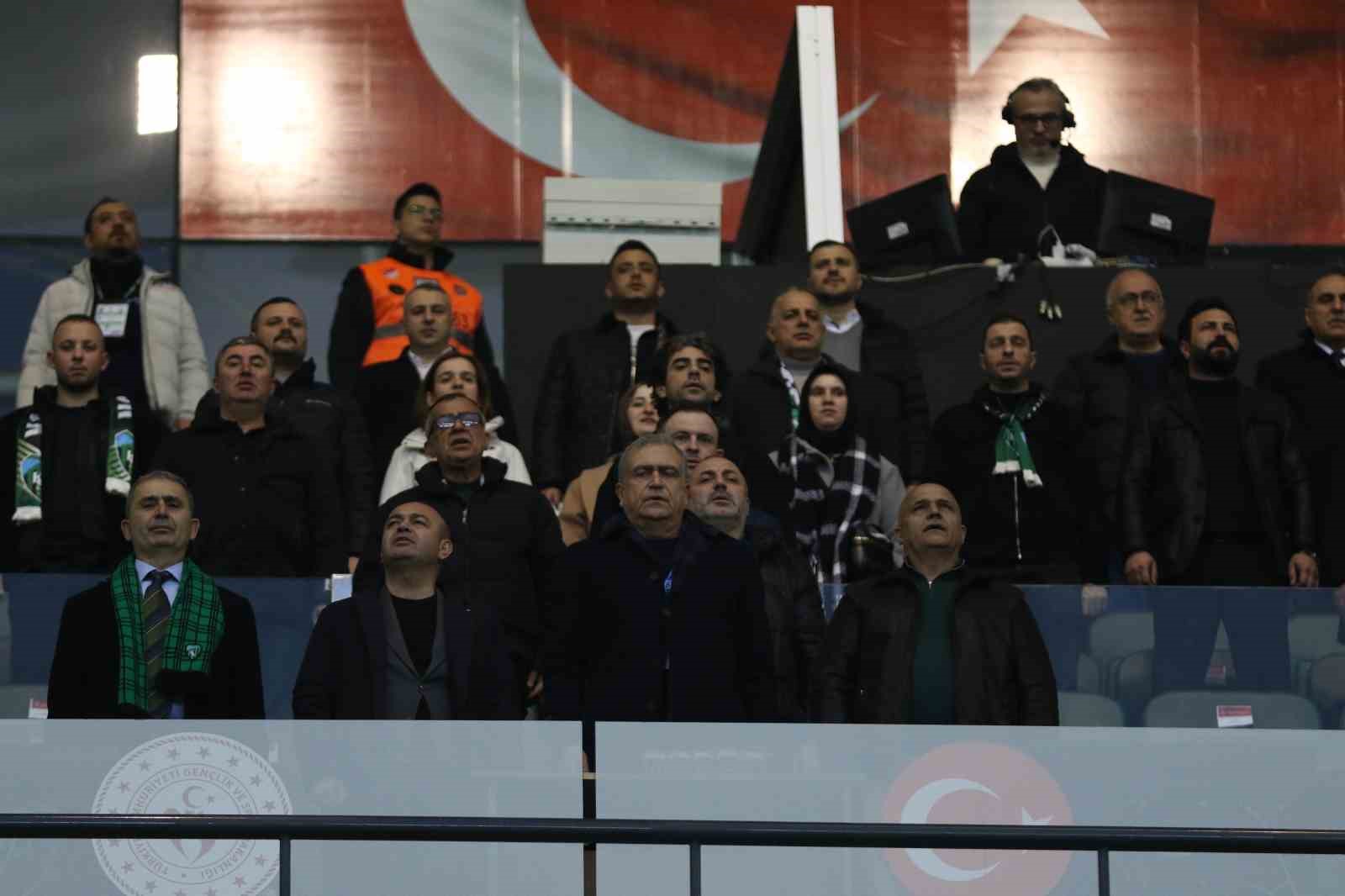 ziraat turkiye kupasi kocaelispor 1 besiktas 0 mac devam ediyor 10
