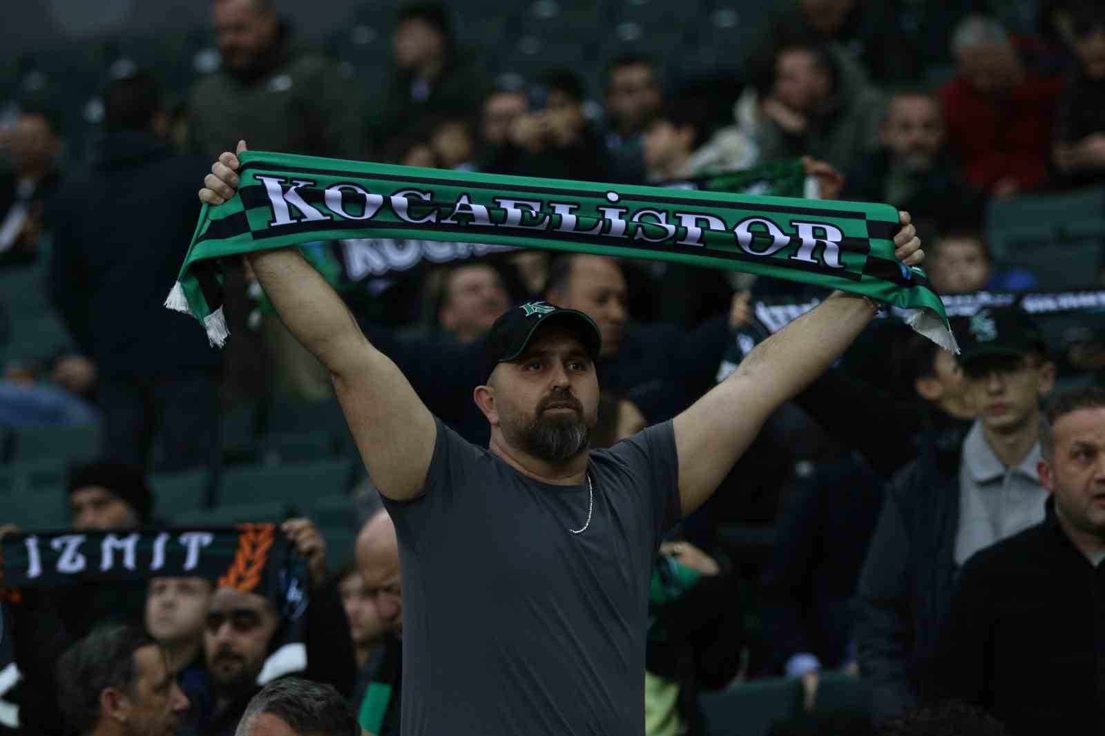 ziraat turkiye kupasi kocaelispor 1 besiktas 0 mac devam ediyor 9 KGji97SI