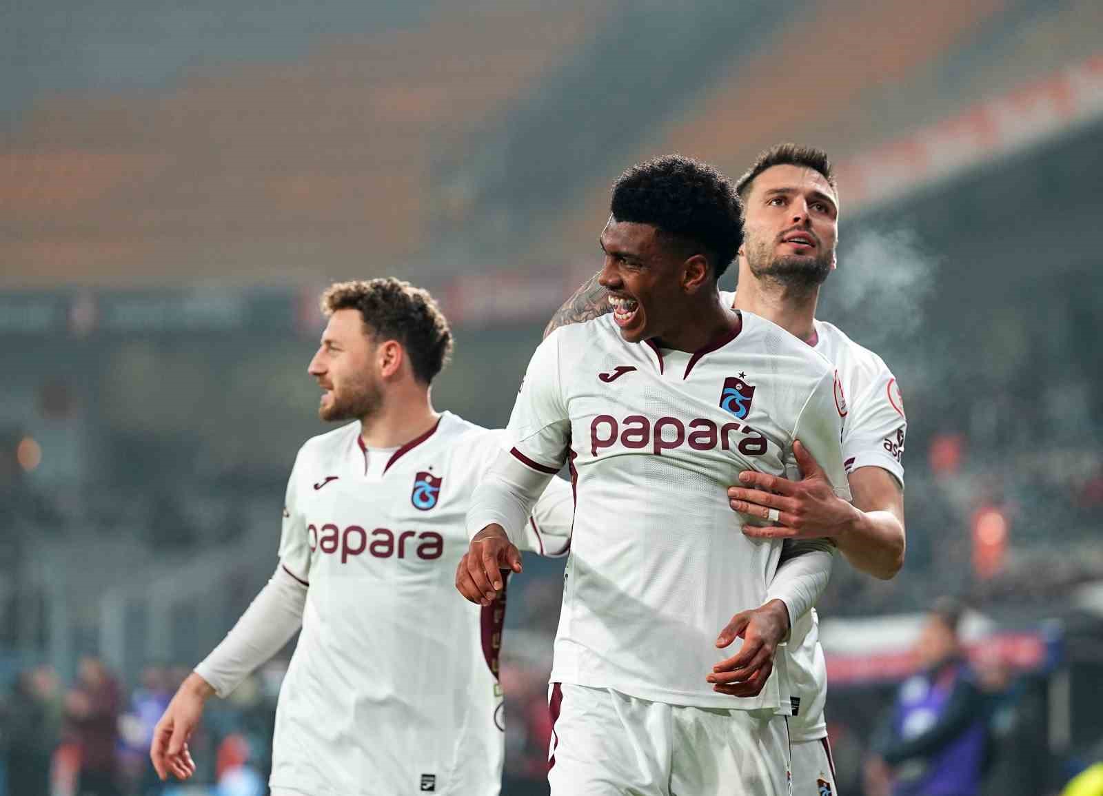 ziraat turkiye kupasi rams basaksehir 0 trabzonspor 1 mac devam ediyor 19 tikIrqjF