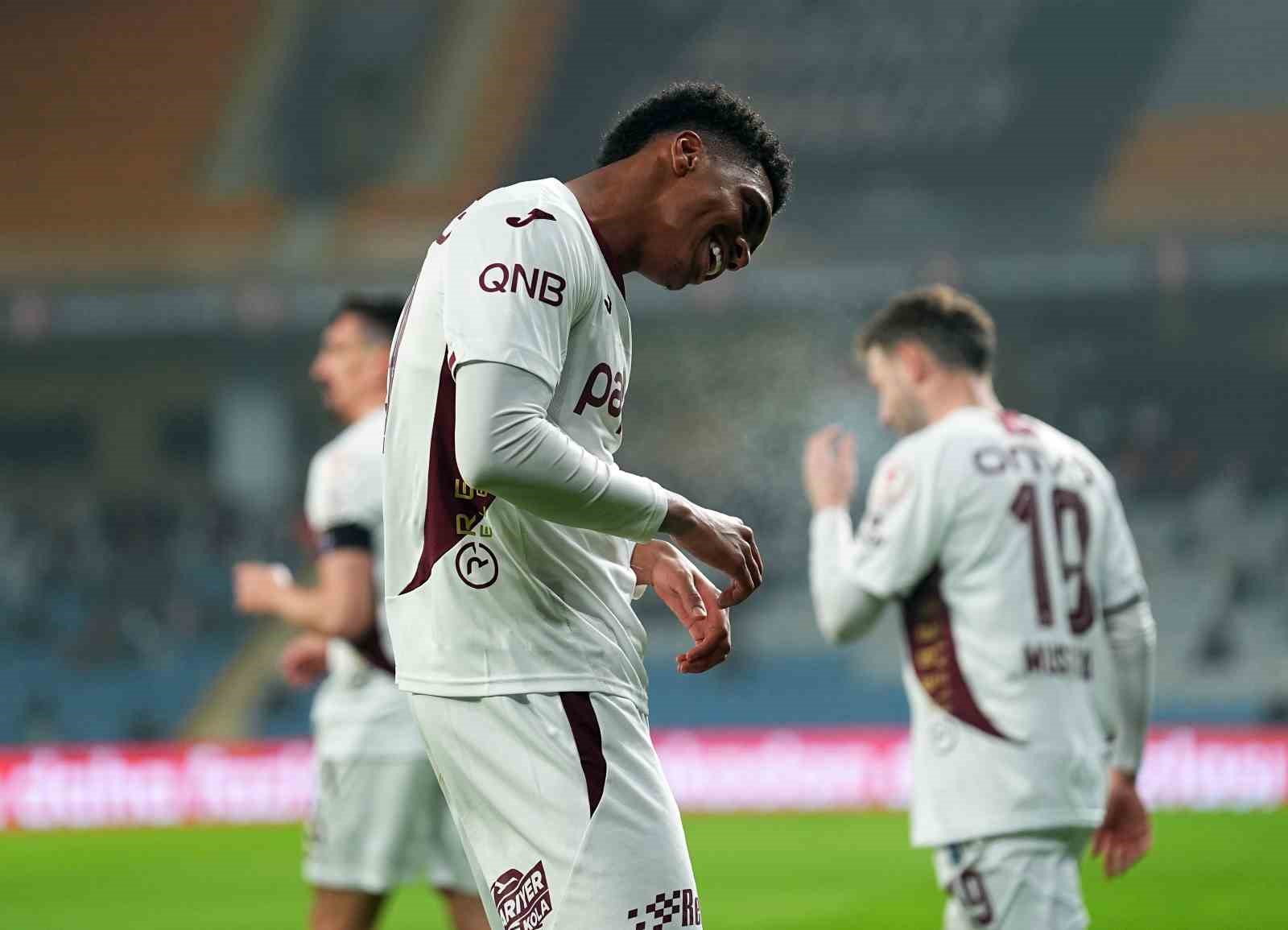 ziraat turkiye kupasi rams basaksehir 0 trabzonspor 1 mac devam ediyor 25 GTAMKBTt