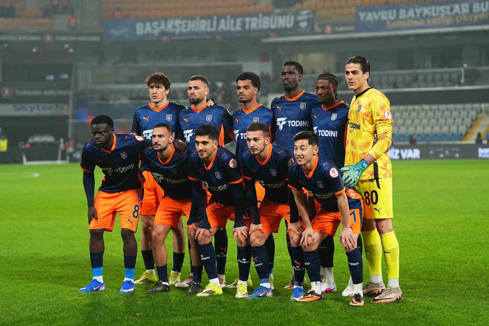 ziraat turkiye kupasi rams basaksehir 0 trabzonspor 1 mac devam ediyor 5 vqpcidV5