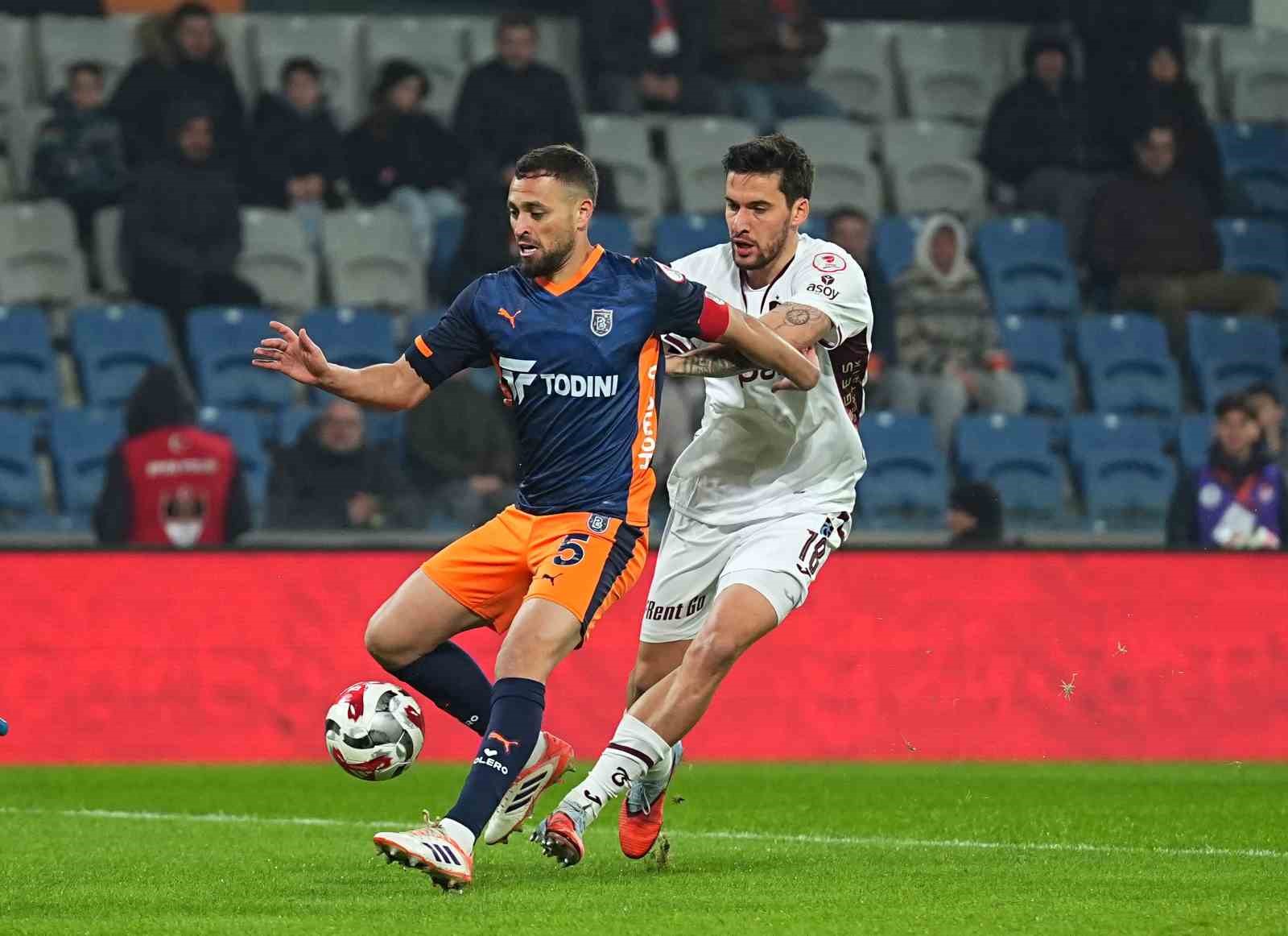 ziraat turkiye kupasi rams basaksehir 0 trabzonspor 1 mac devam ediyor 7 CX6QWRcM