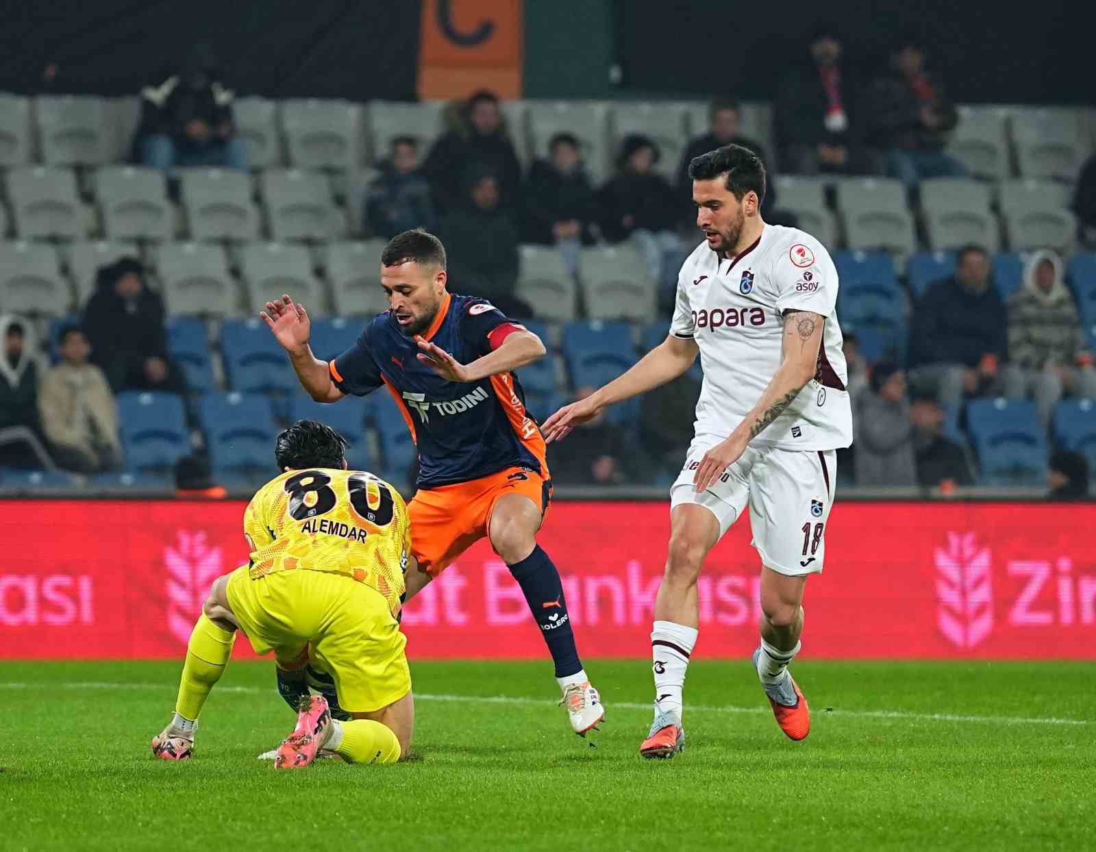 ziraat turkiye kupasi rams basaksehir 0 trabzonspor 1 mac devam ediyor 8 ku1Me372