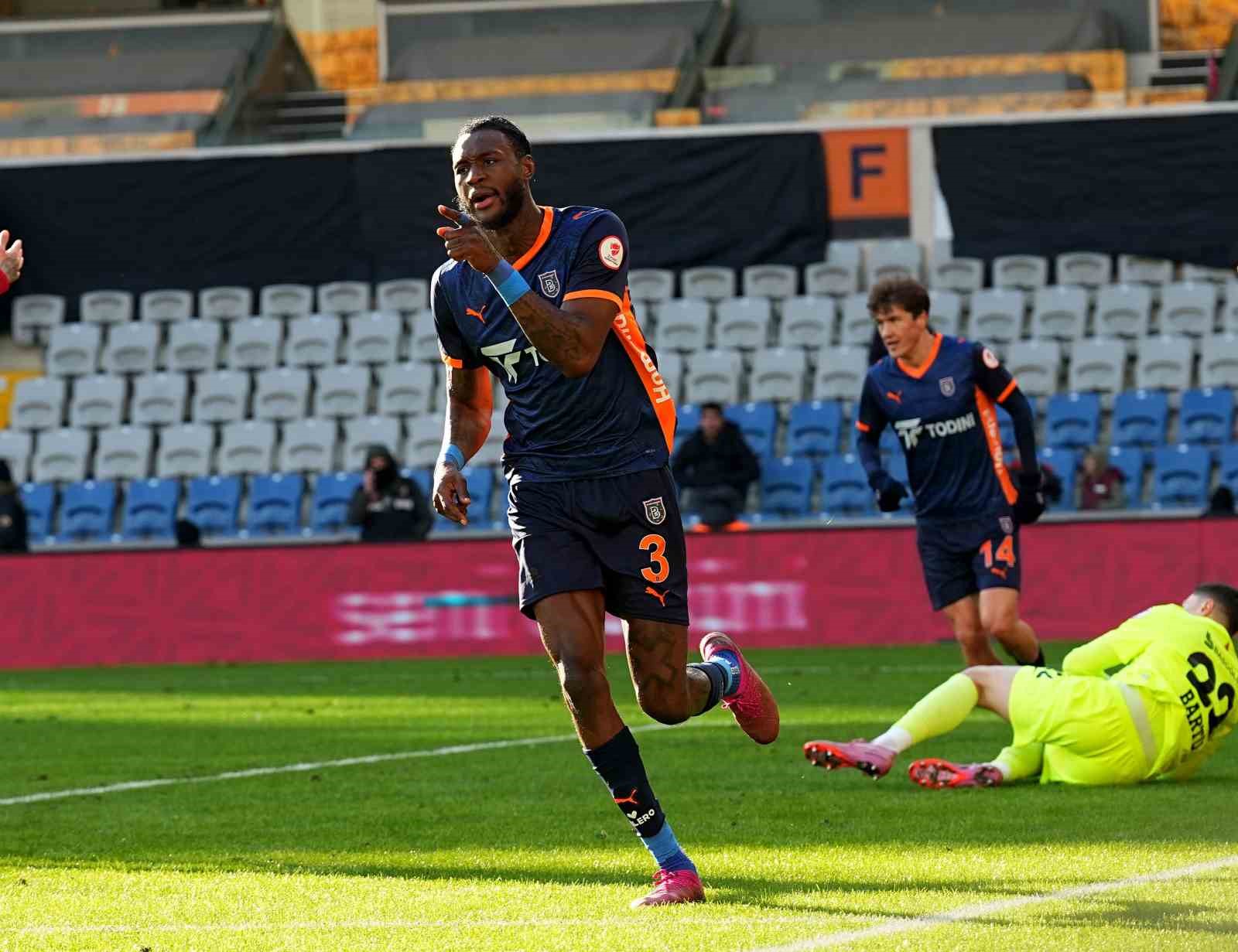 Ziraat Türkiye Kupası: RAMS Başakşehir: 1 - Boluspor: 1 (İlk yarı) 7 ziraat turkiye kupasi rams basaksehir 1 boluspor 1 ilk yari 3 pKITHhE4