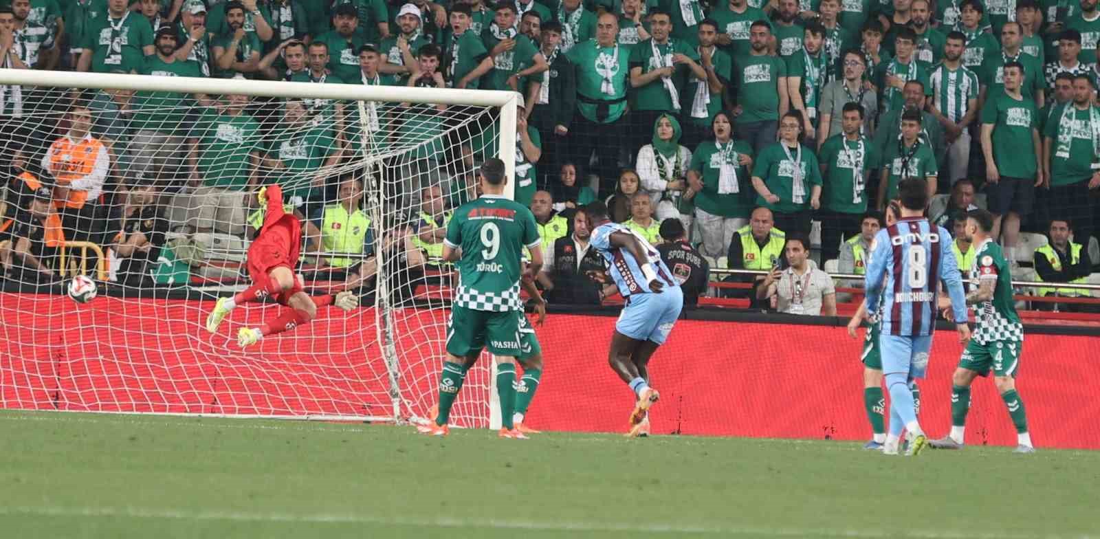 Ziraat Türkiye Kupası: Trabzonspor: 1 - Konyaspor 0 (İlk yarı) 32 ziraat turkiye kupasi trabzonspor 1 konyaspor 0 ilk yari 28 VIanmAHg