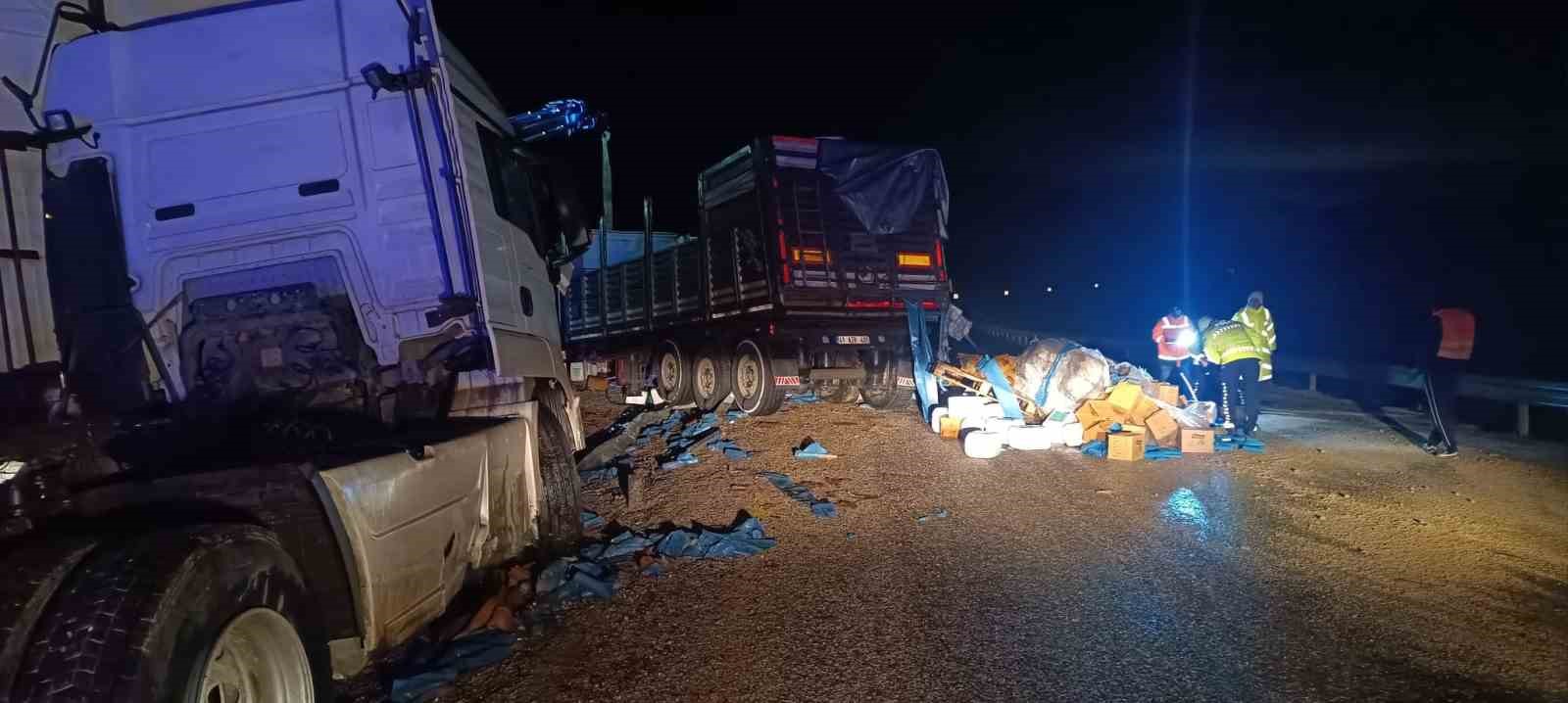 zirai gubre yuklu tir devrildi 1 yarali 0 uCpbeZ4M