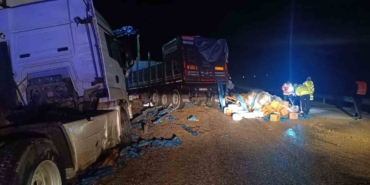zirai-gubre-yuklu-tir-devrildi-1-yarali-tNz5rOq8.jpg