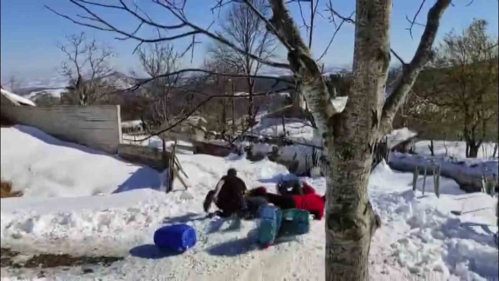 zirvede kar eglencesi bidonlarla kaydilar traktorle kizak cektirdiler 2 mmutKe9U