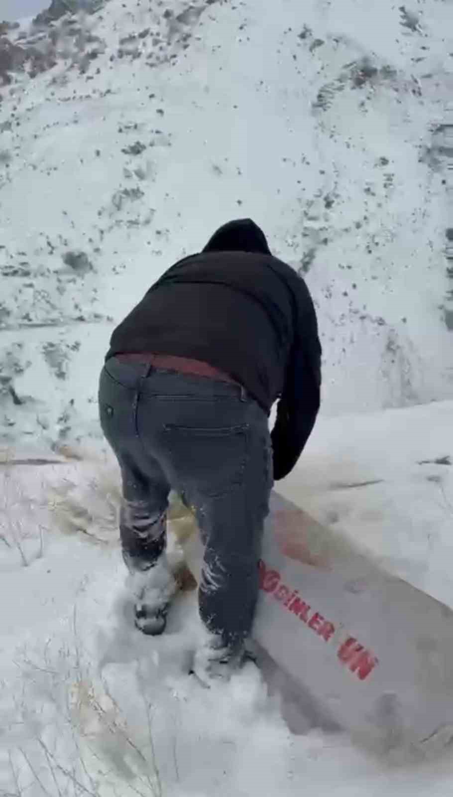 zirveye sefkat tirmanisi yuksekovada dag kecileri icin metrelerce kari astilar 10 uQRpnzEv