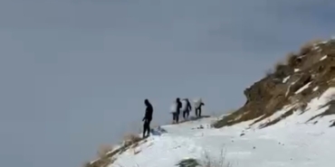zirveye-sefkat-tirmanisi-yuksekovada-dag-kecileri-icin-metrelerce-kari-astilar-hbaq9l3M.jpg