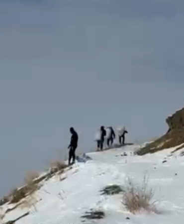 zirveye-sefkat-tirmanisi-yuksekovada-dag-kecileri-icin-metrelerce-kari-astilar-hbaq9l3M.jpg