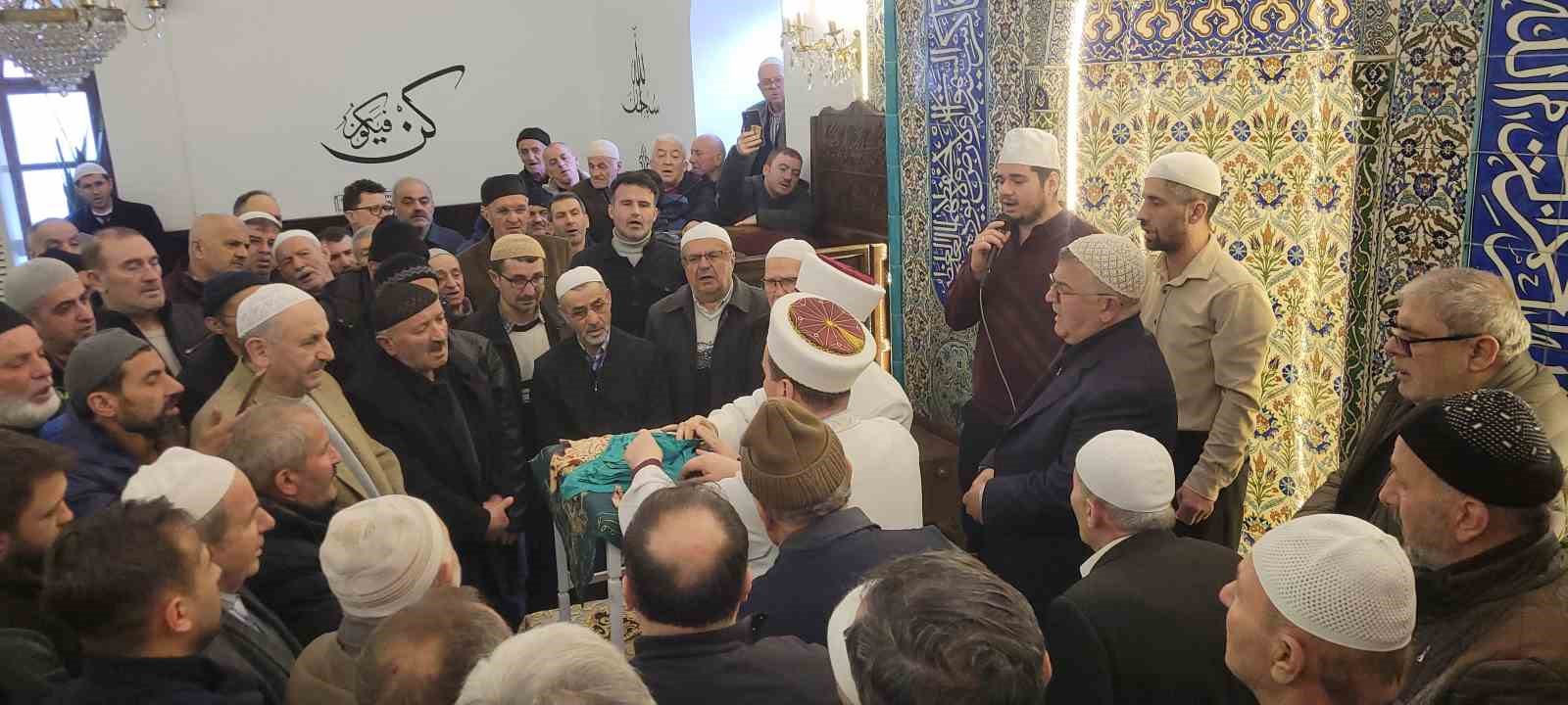 ziyarete acilan sakal i serifi gormek isteyen vatandaslar camiye akin etti 1 6VhwsCk7