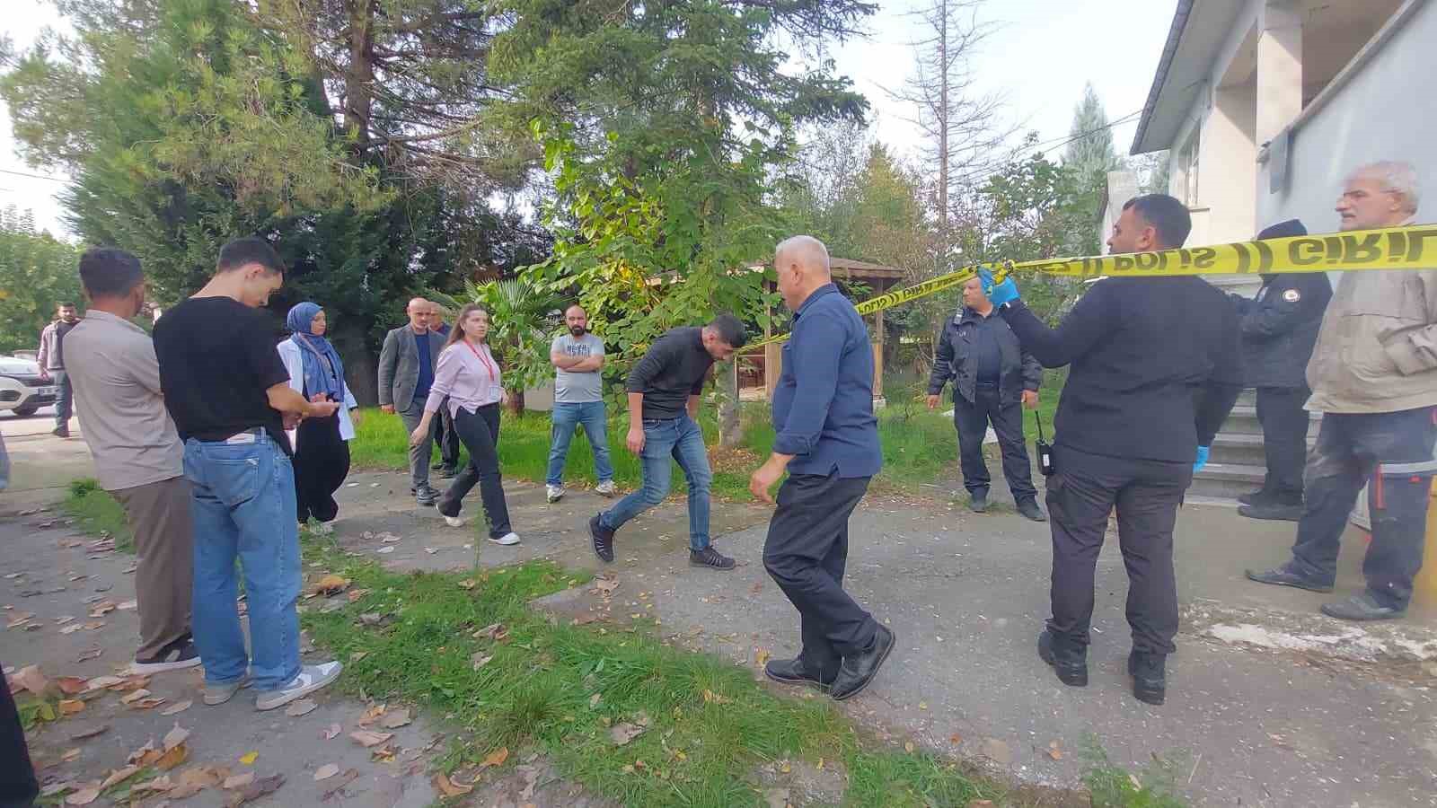 ziyarete gelen enistesi evde cansiz bedenini buldu 5 C9DfnR7c