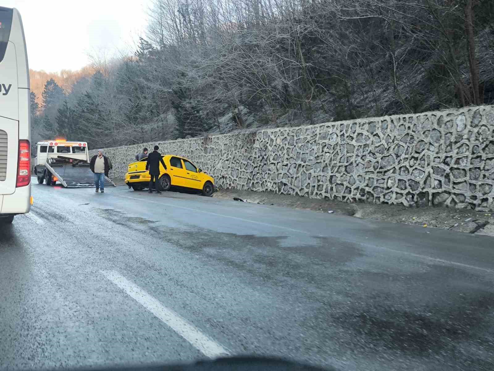 zonguldak ankara yolunda buzlanma nedeniyle uc ayri kaza 10 yarali 2 Vzr14Thq
