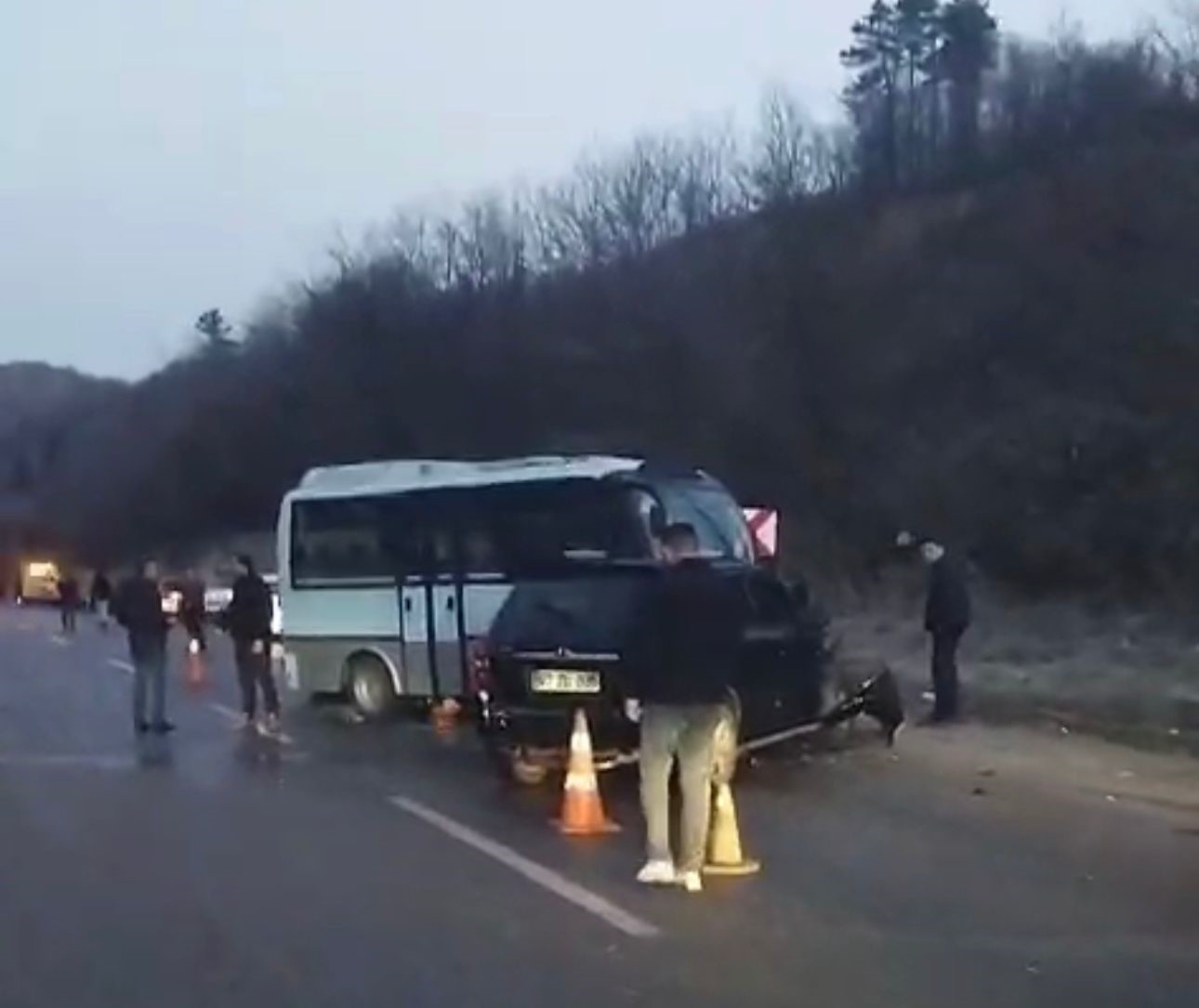 zonguldak ankara yolunda buzlanma nedeniyle uc ayri kaza 10 yarali 4 vvpcNaNP