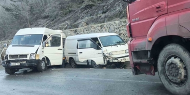 zonguldak-ankara-yolunda-buzlanma-nedeniyle-uc-ayri-kaza-10-yarali-7Xyx8LAX.jpg