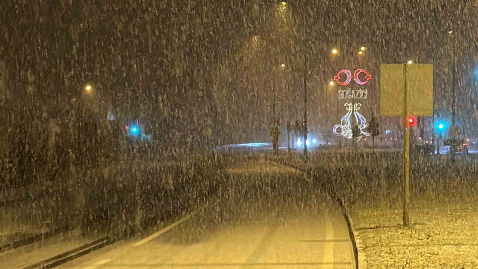 zonguldak duzce yolunda yogun kar yagisi 1 WZQK1Ycn