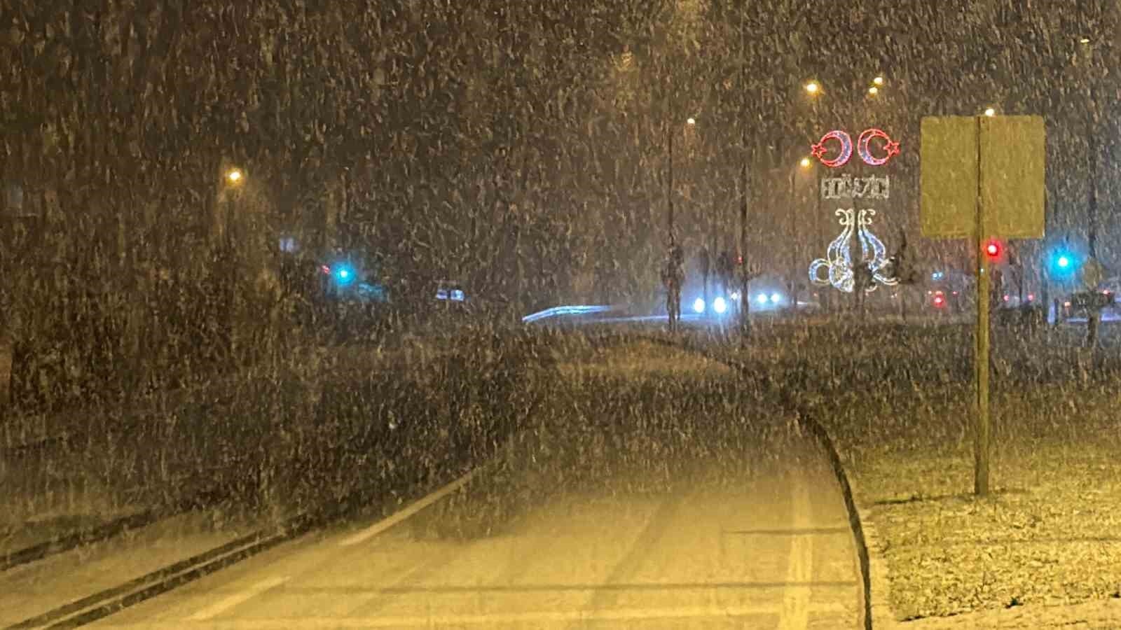zonguldak duzce yolunda yogun kar yagisi 2 fbUrWjyA