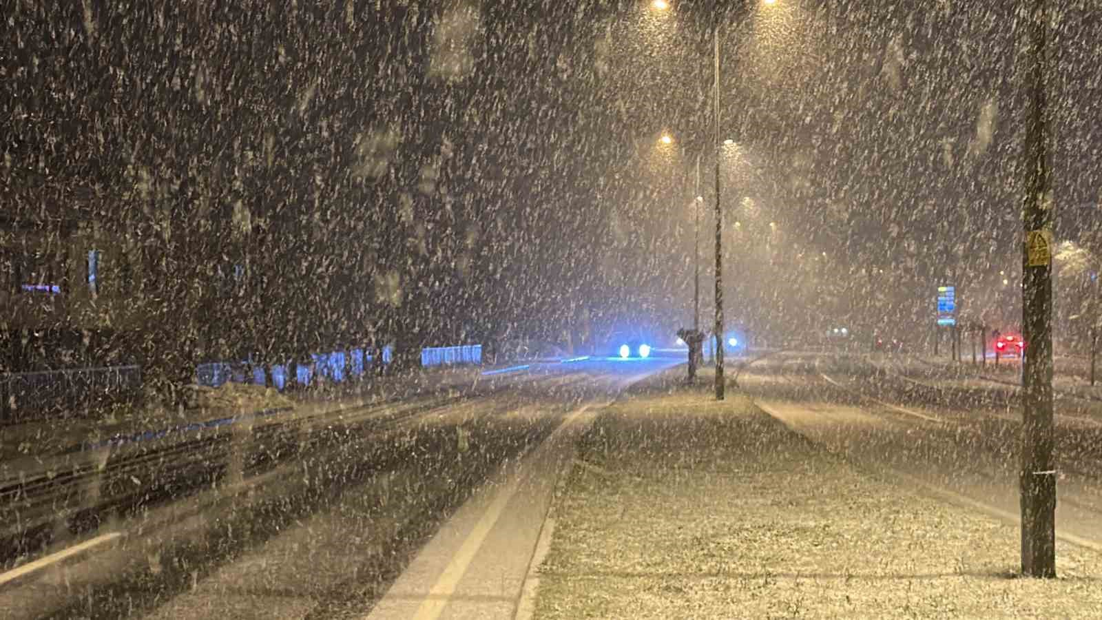 zonguldak duzce yolunda yogun kar yagisi 3