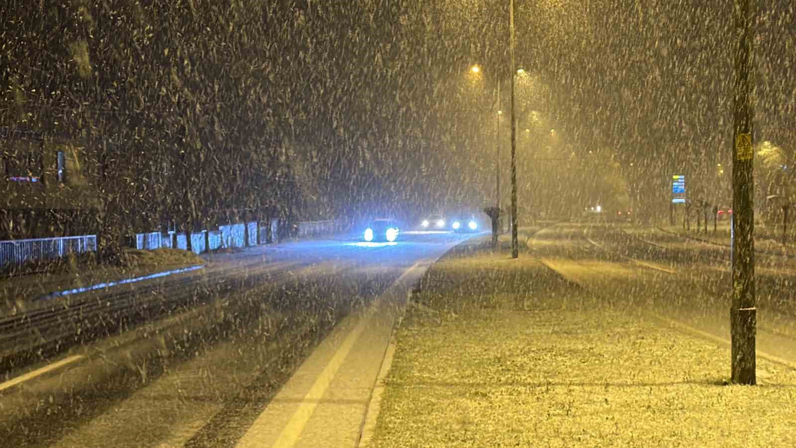 zonguldak duzce yolunda yogun kar yagisi 5 F2fJrTX5